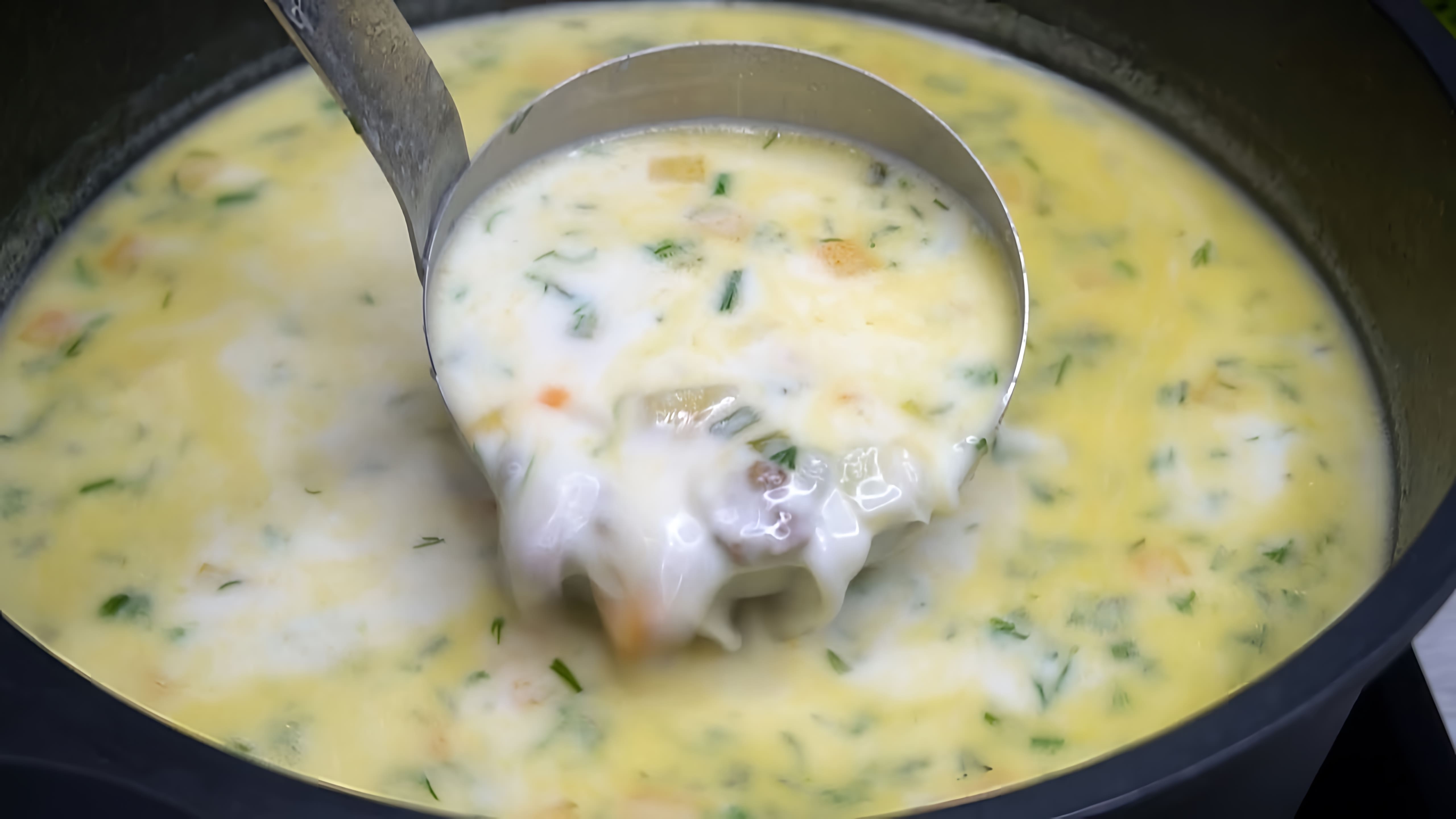 В этом видео демонстрируется процесс приготовления супа "Обжорка"