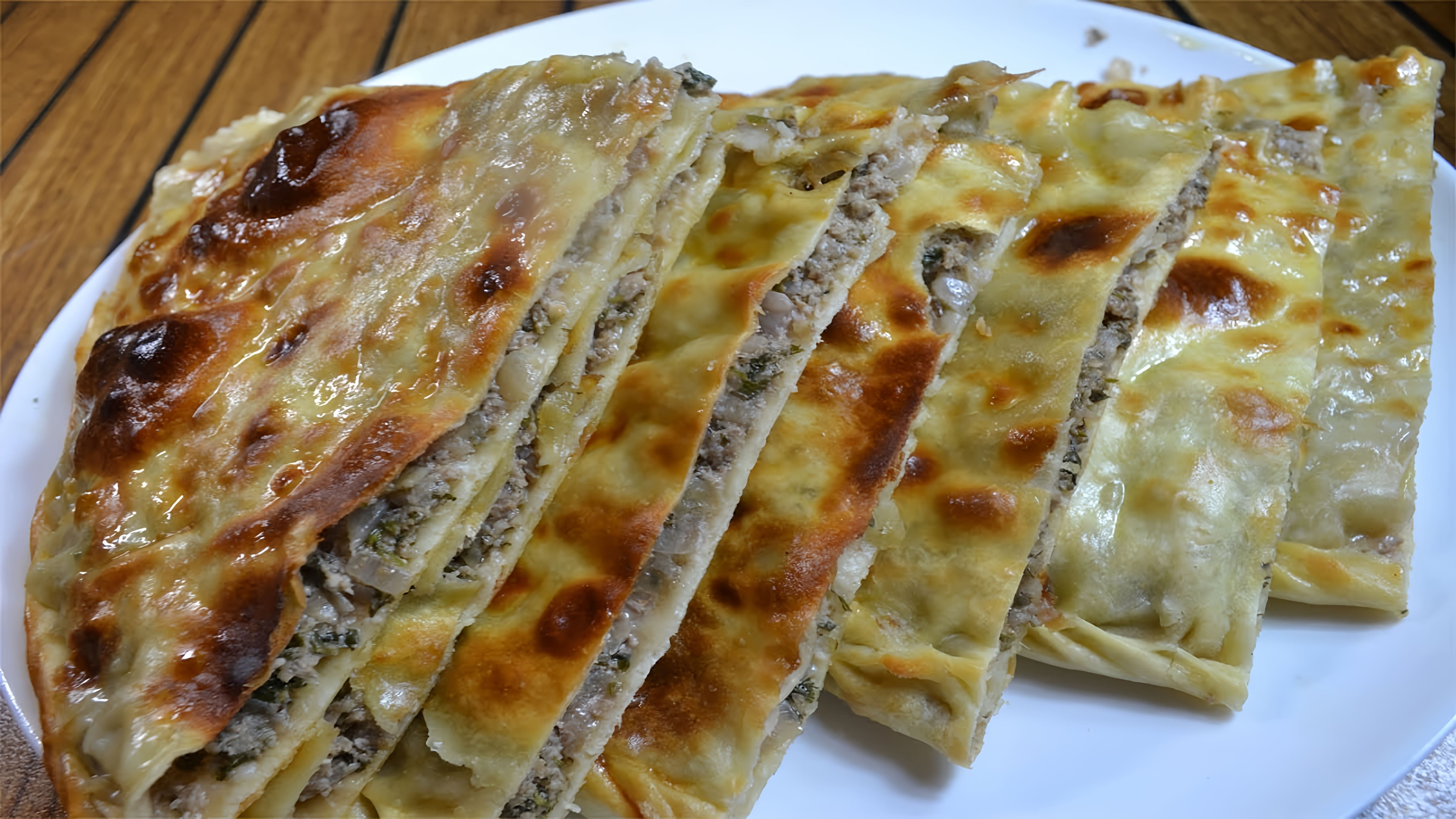 В этом видео демонстрируется рецепт приготовления дагестанского чуду с мясом и картошкой