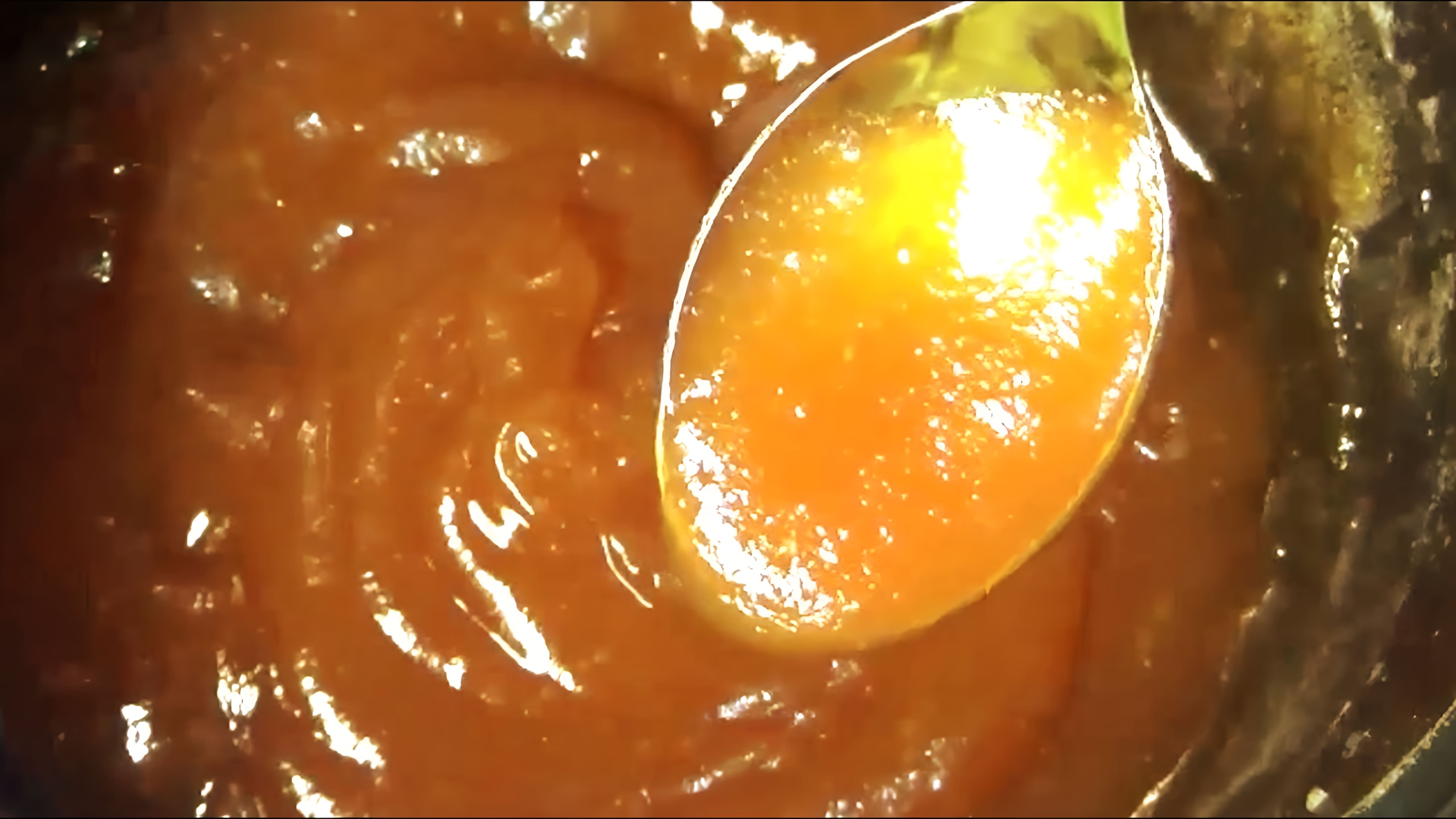 В этом видео Ирина Воловик показывает, как приготовить вкусное и густое повидло из груш-падалицы
