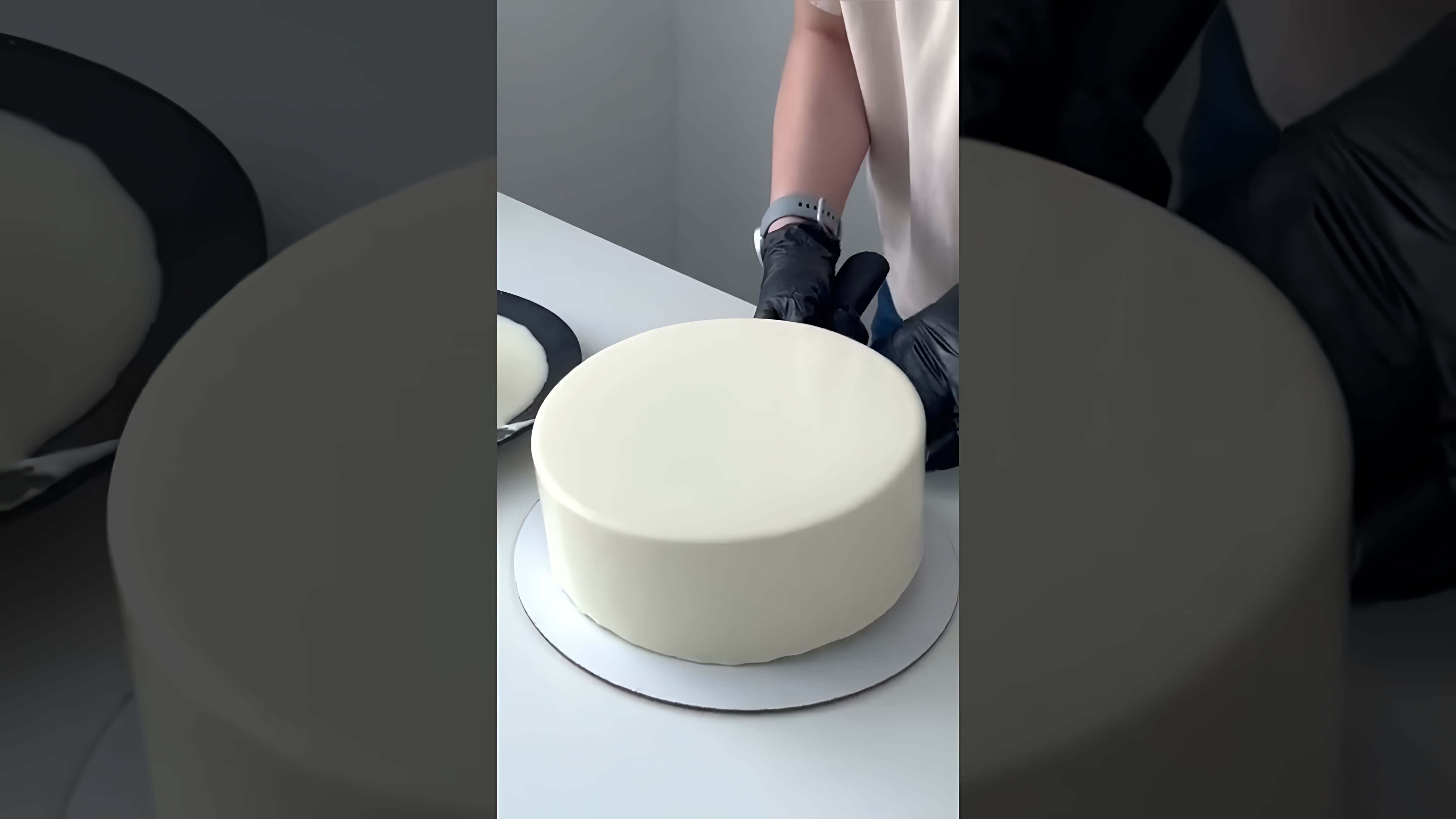 В этом видео девушка рассказывает о своем опыте создания муссового торта