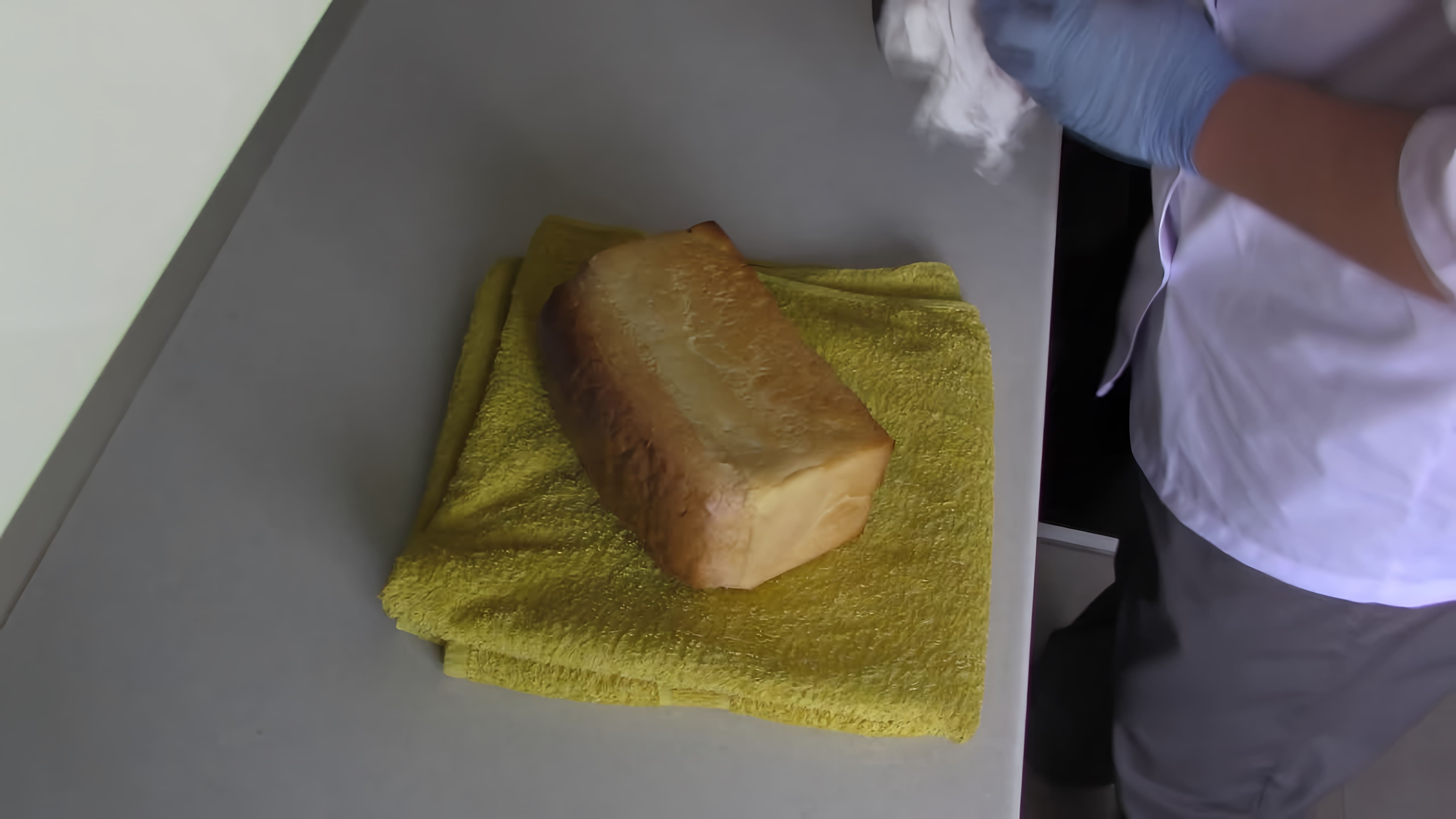 В этом видео-ролике рассказывается о том, как приготовить белый хлеб по ГОСТу