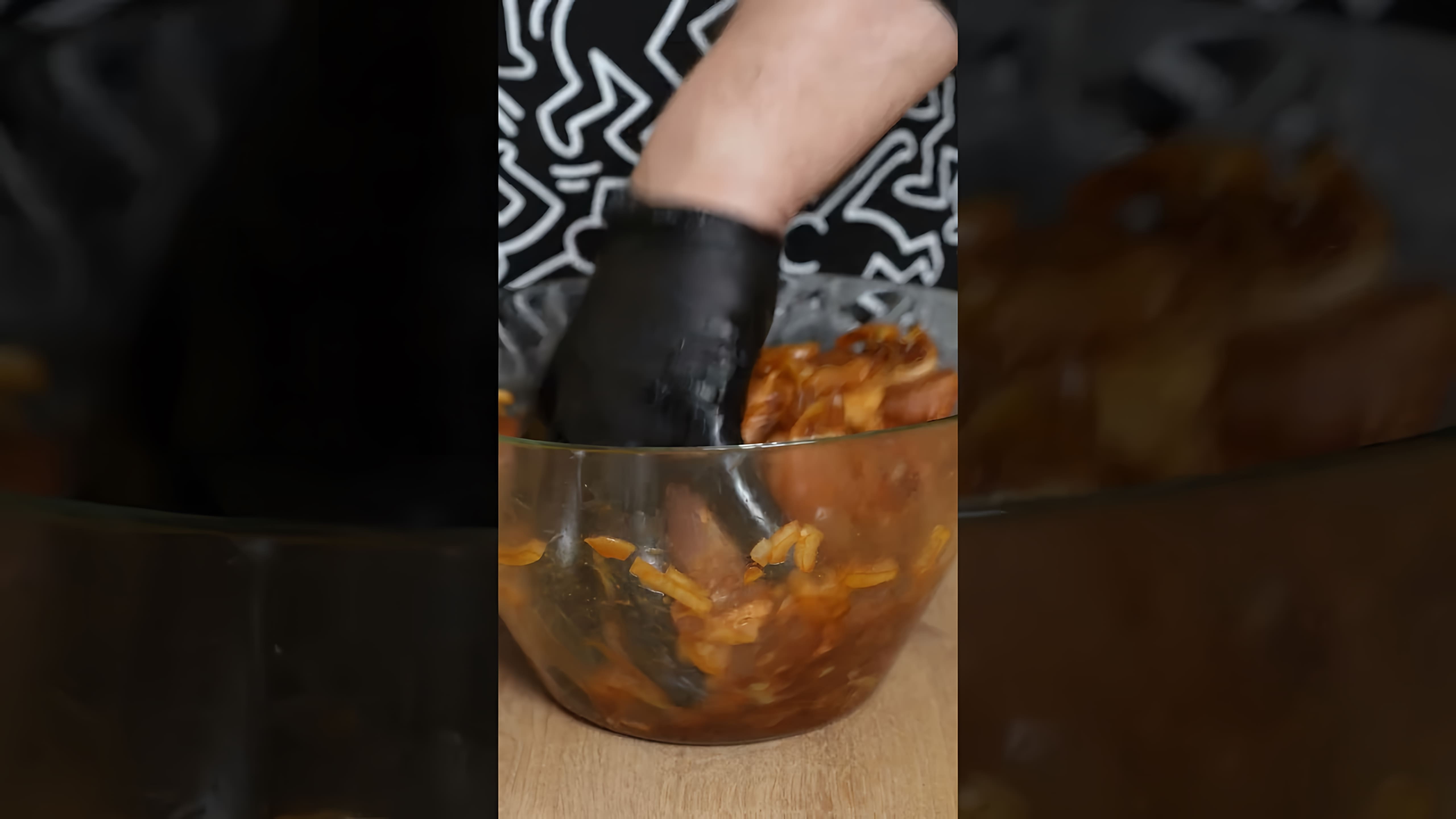 В этом видео-ролике вы увидите, как приготовить сочный и мягкий шашлык в духовке