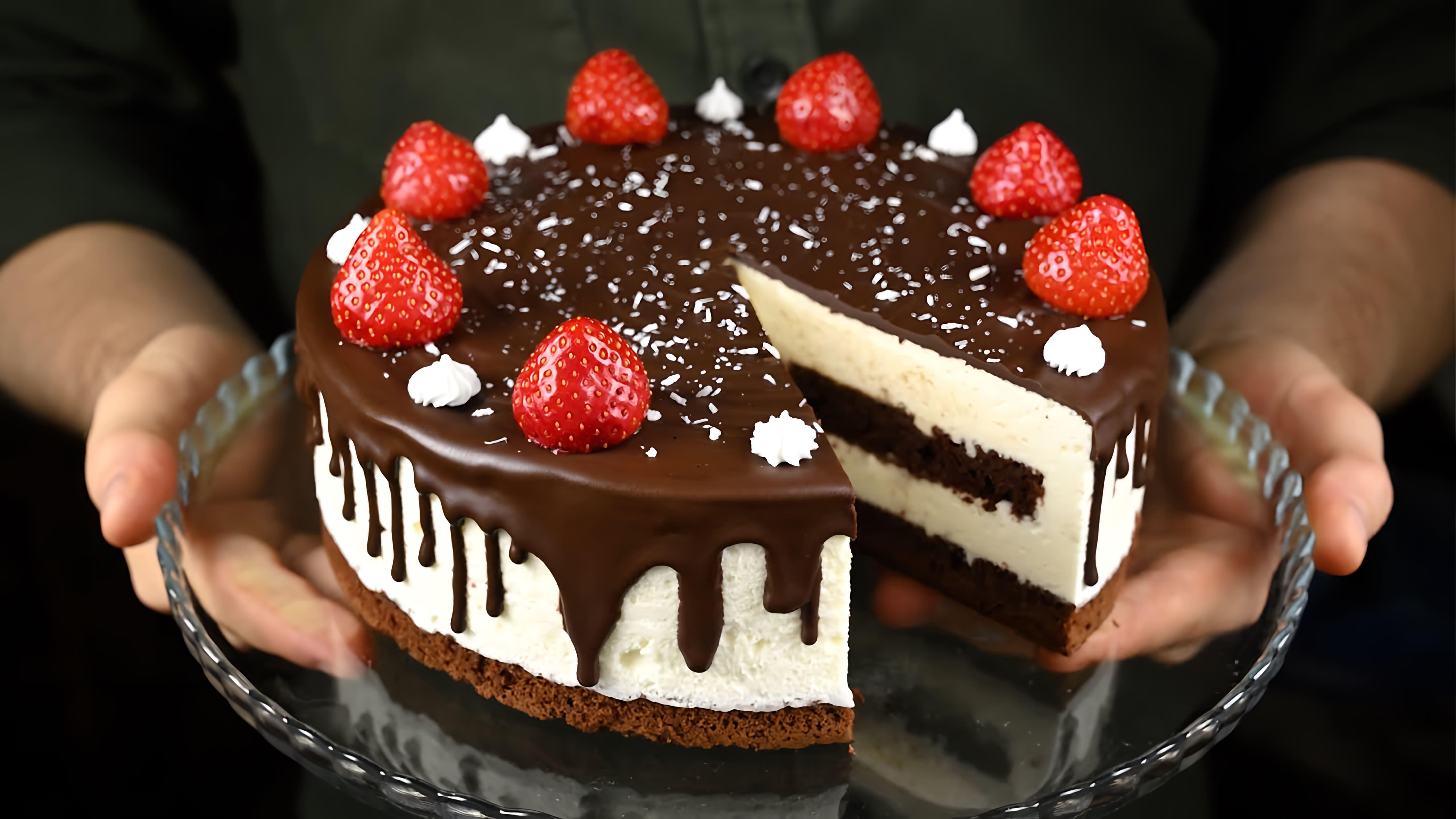 Видео рецепт торта "Птичье молоко", который представляет собой слоеный шоколадный бисквит, наполненный кремовым муссом и покрытый шоколадной глазурью