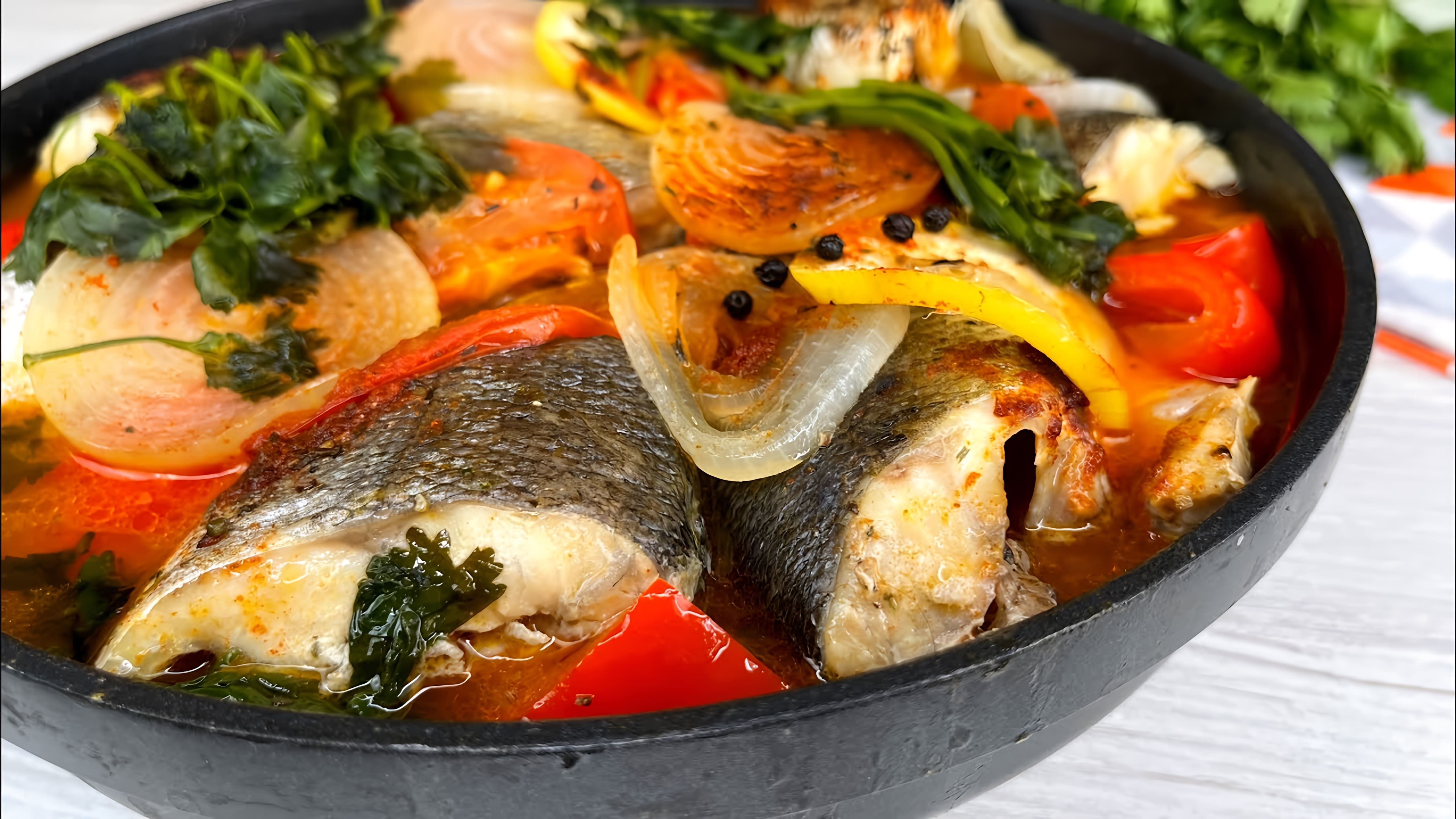 В этом видео демонстрируется простой и быстрый способ приготовления вкусного рыбного блюда