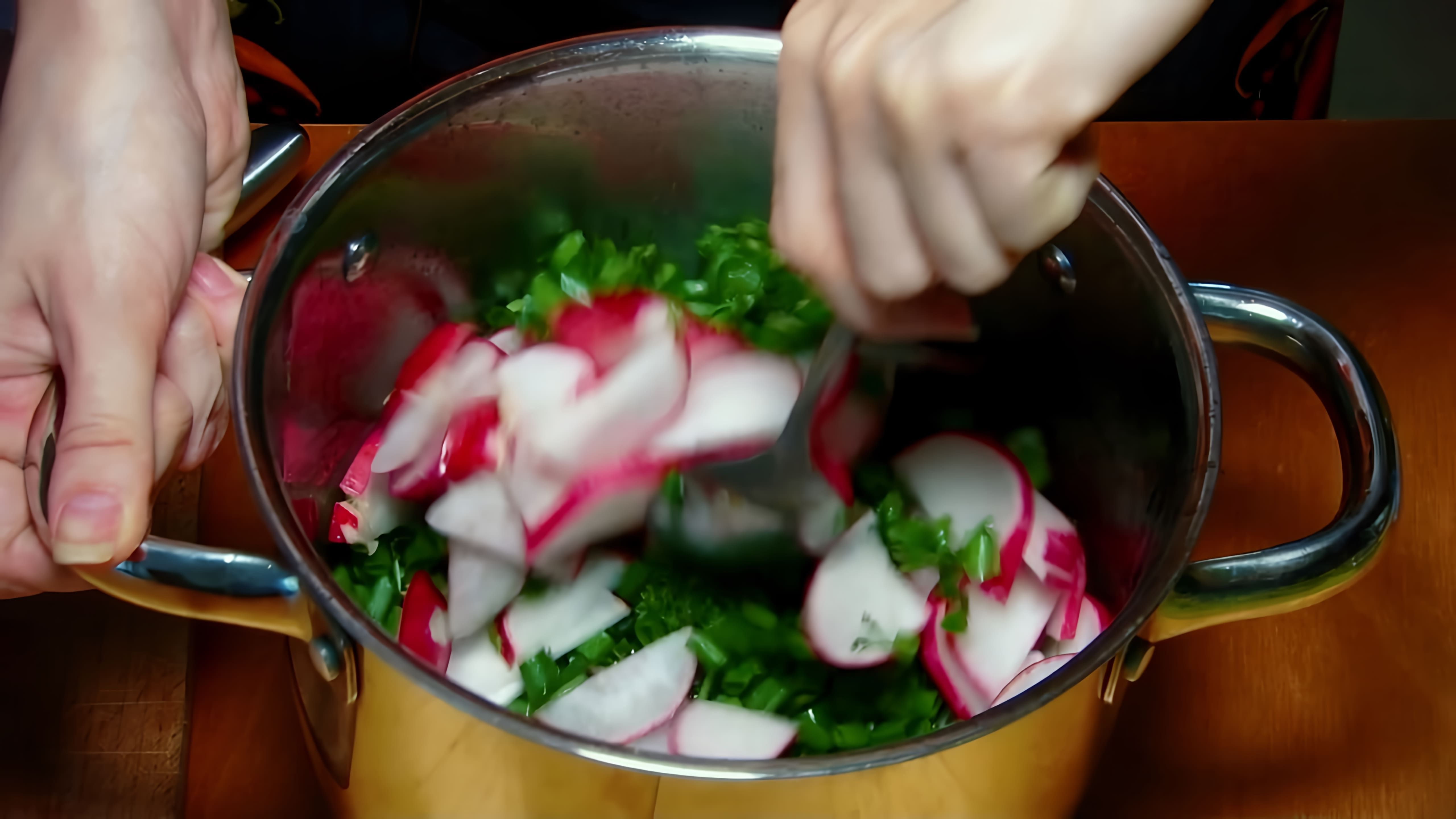 В этом видео демонстрируется рецепт маринованной редиски на зиму