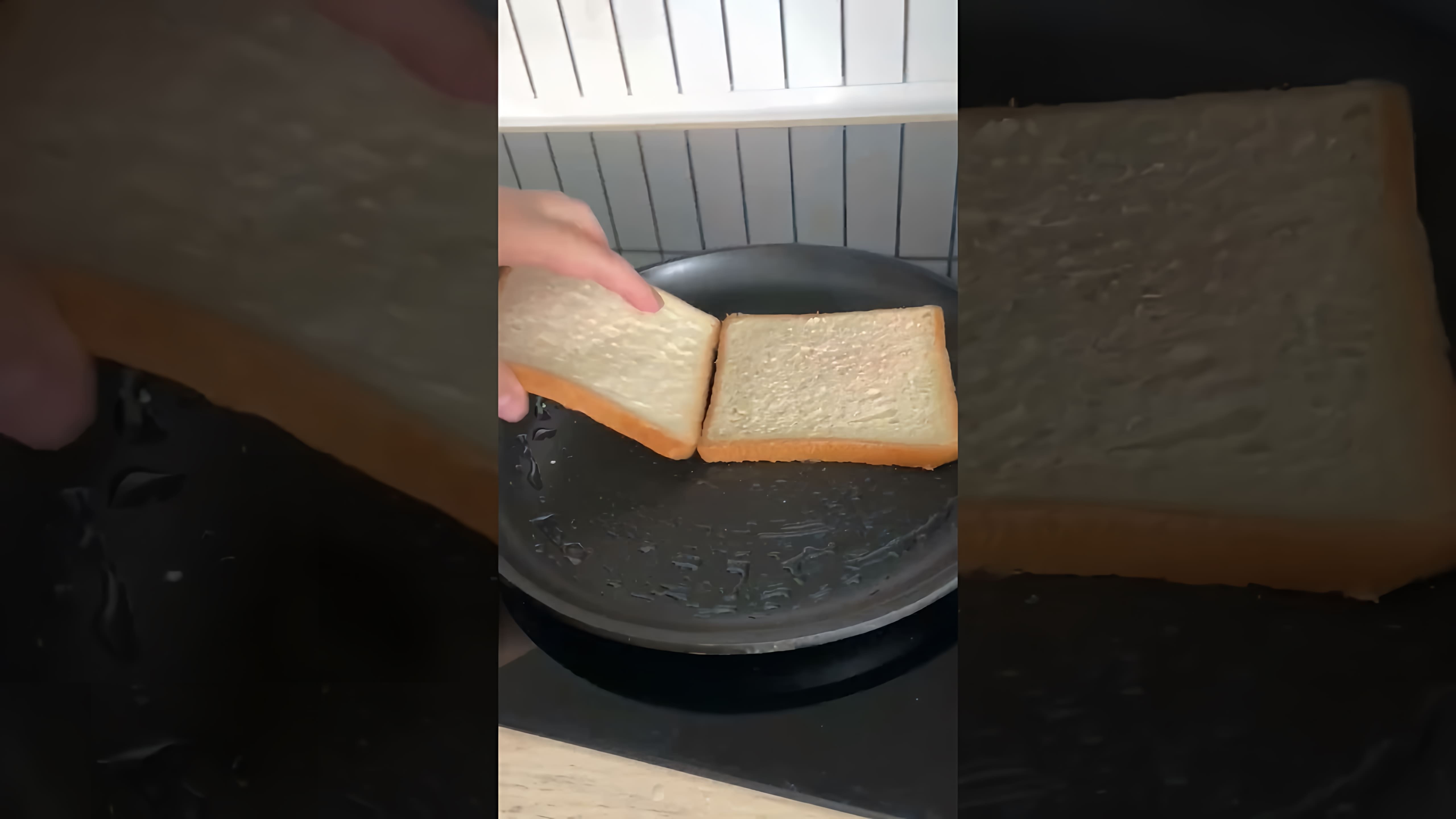 В этом видео демонстрируется рецепт приготовления клаб-сэндвича с тунцом