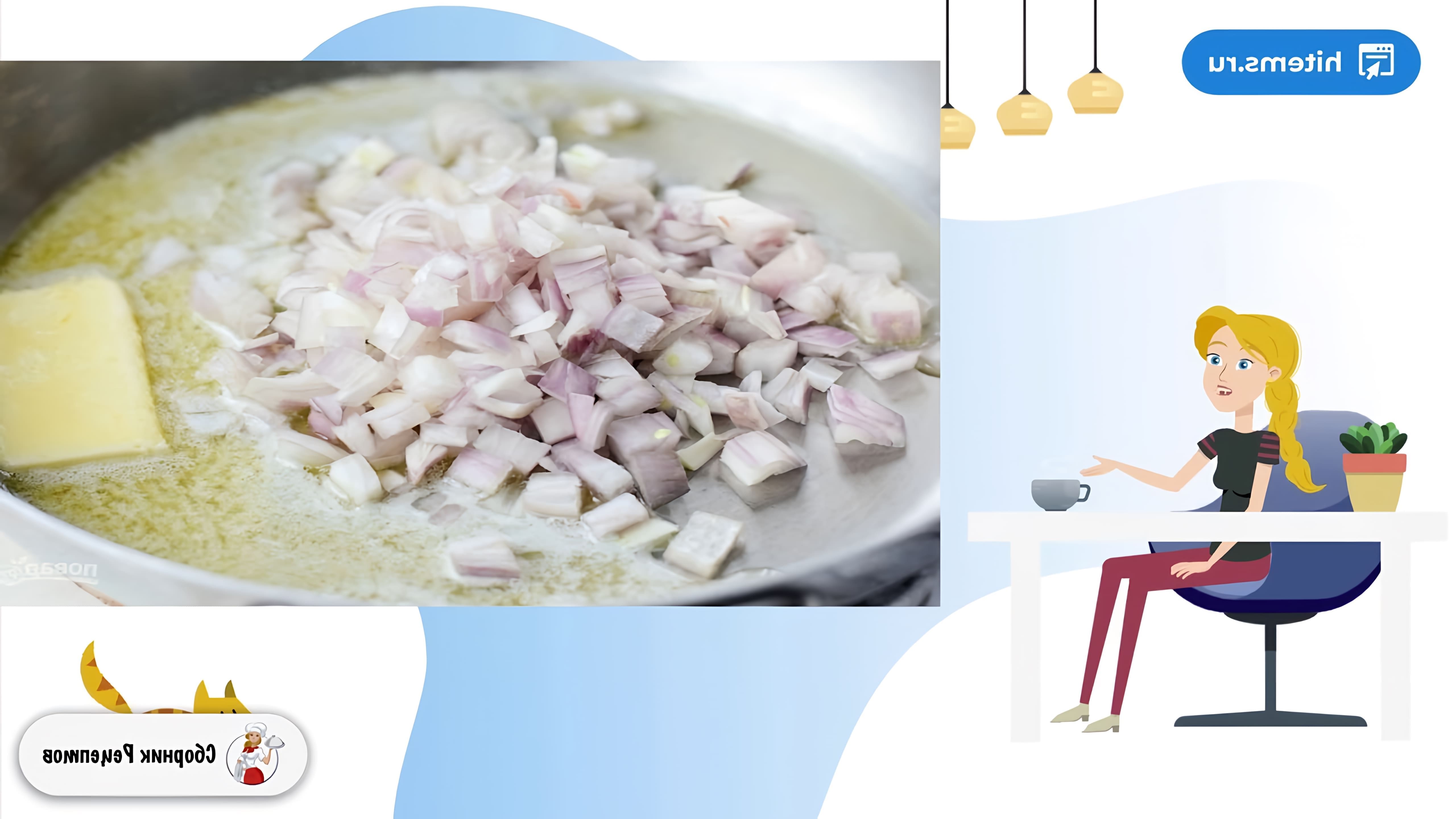 В этом видео демонстрируется рецепт приготовления картофеля со сметаной и сыром в духовке