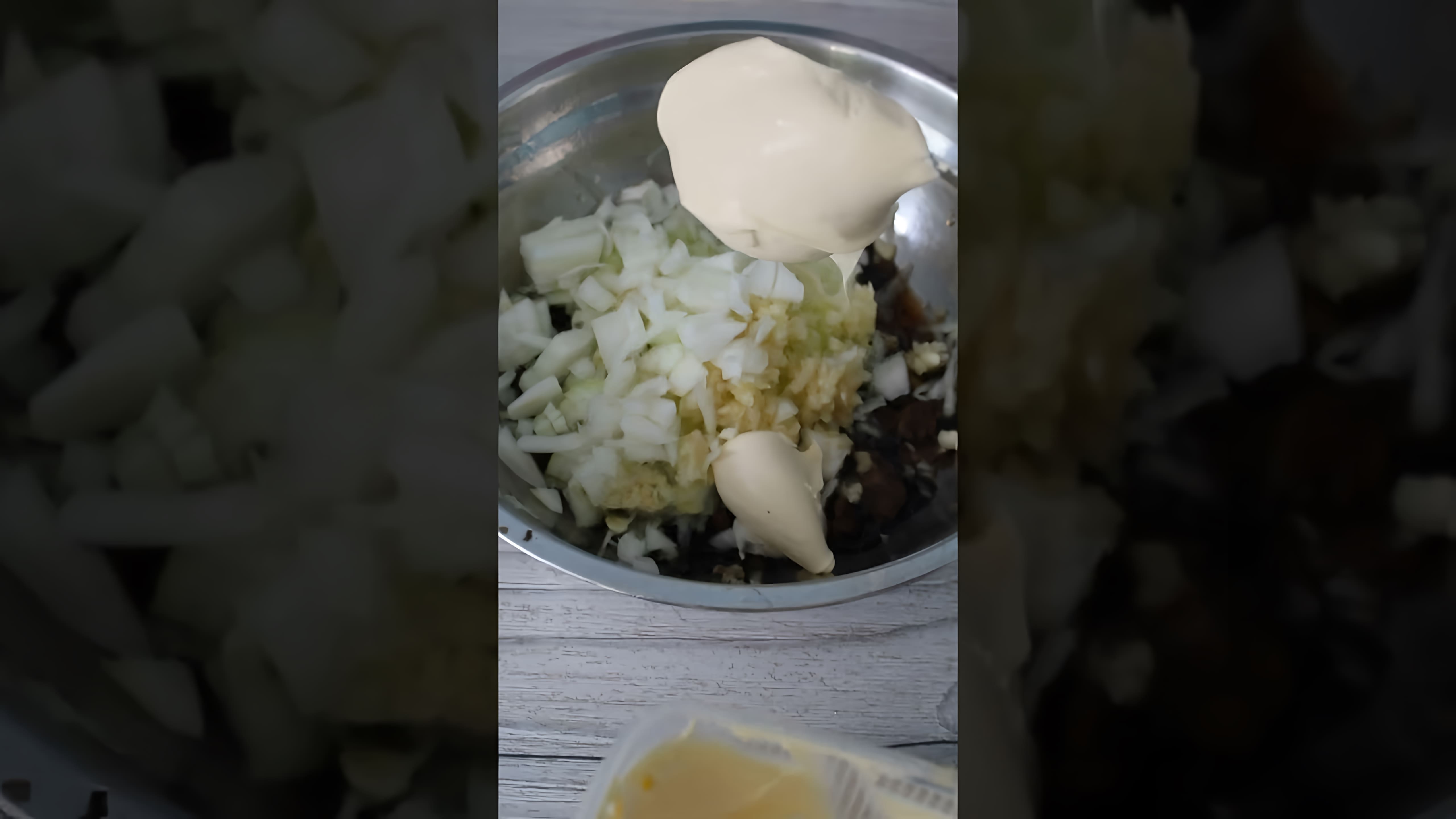 В этом видео-ролике вы увидите, как приготовить вкусное и полезное блюдо - кабачки кружочками с фаршем в духовке
