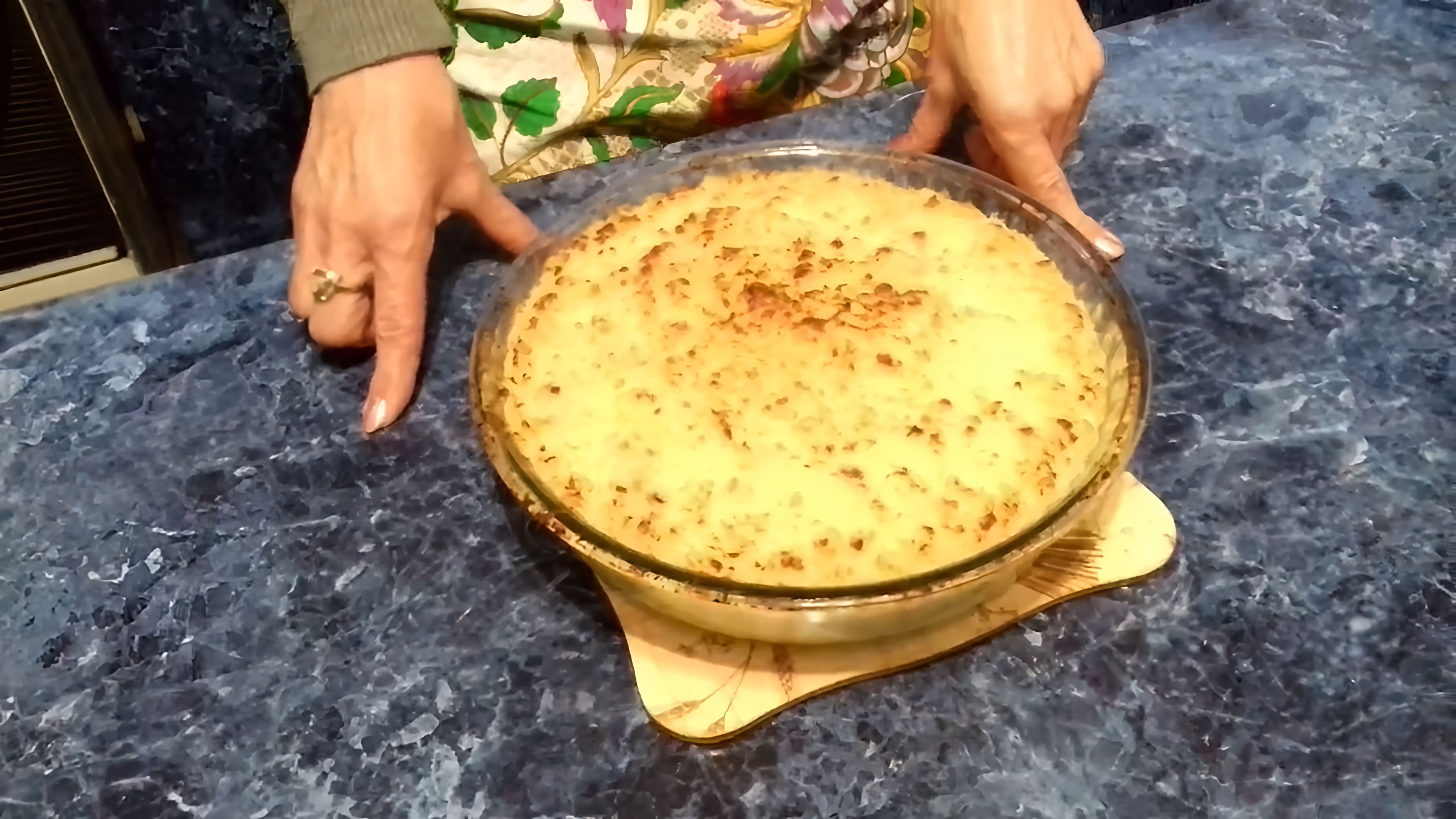 В этом видео демонстрируется рецепт приготовления белорусской "Бабки" - вкусного блюда из картофеля