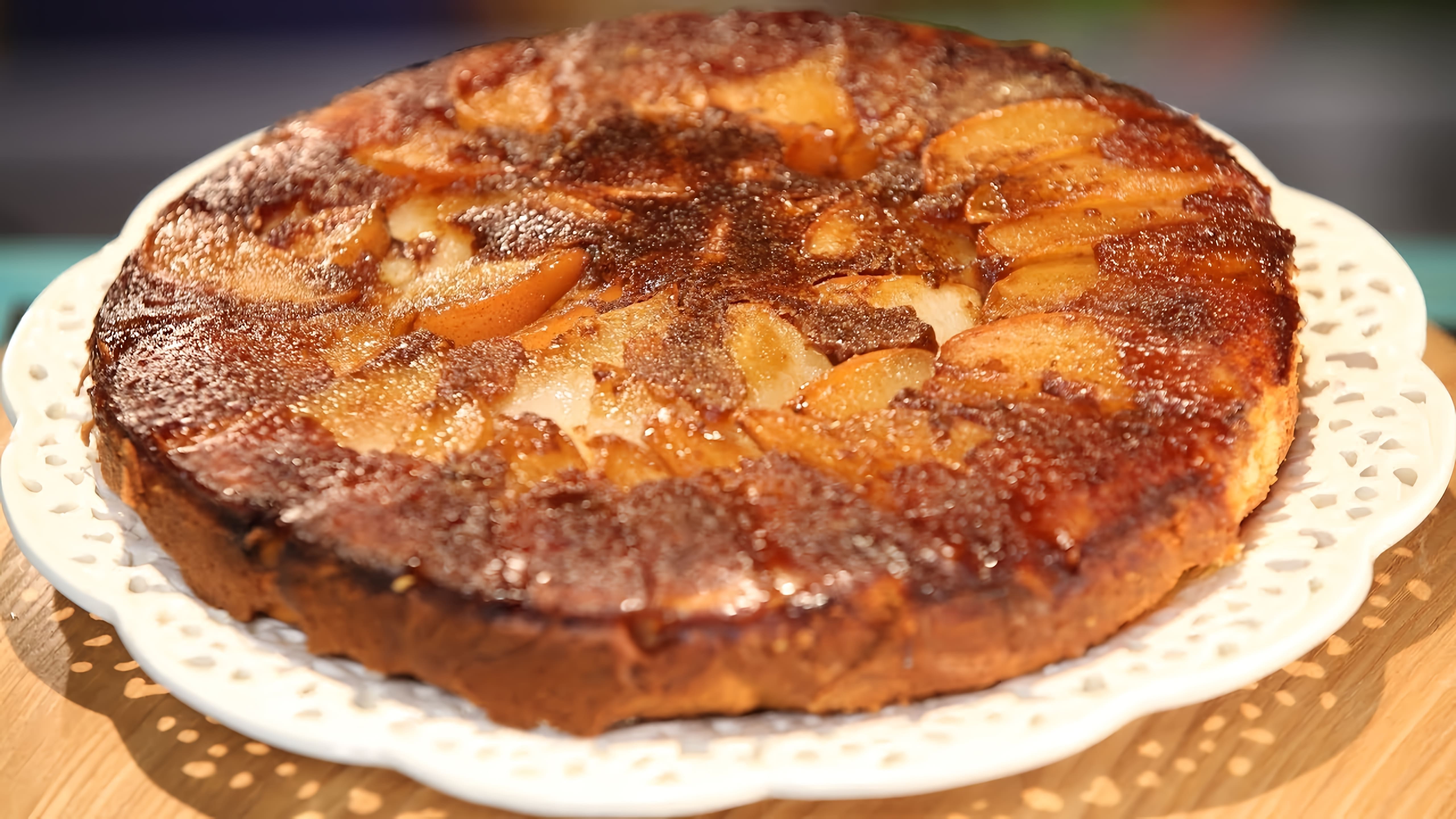 В этом видео представлен рецепт нежного карамельного пирога с грушей