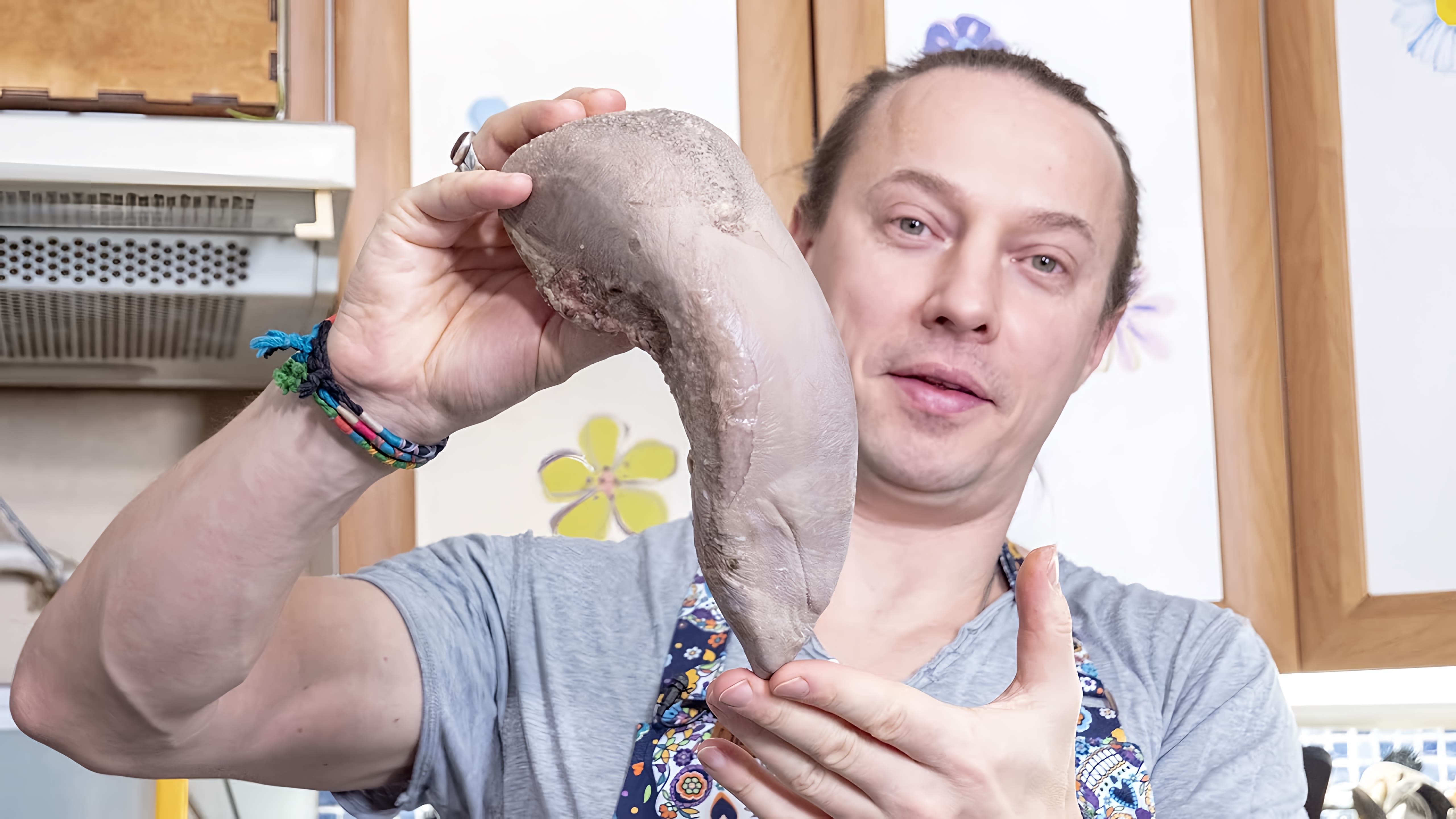 В этом видео рассказывается о том, как правильно готовить говяжий язык и что с ним делать