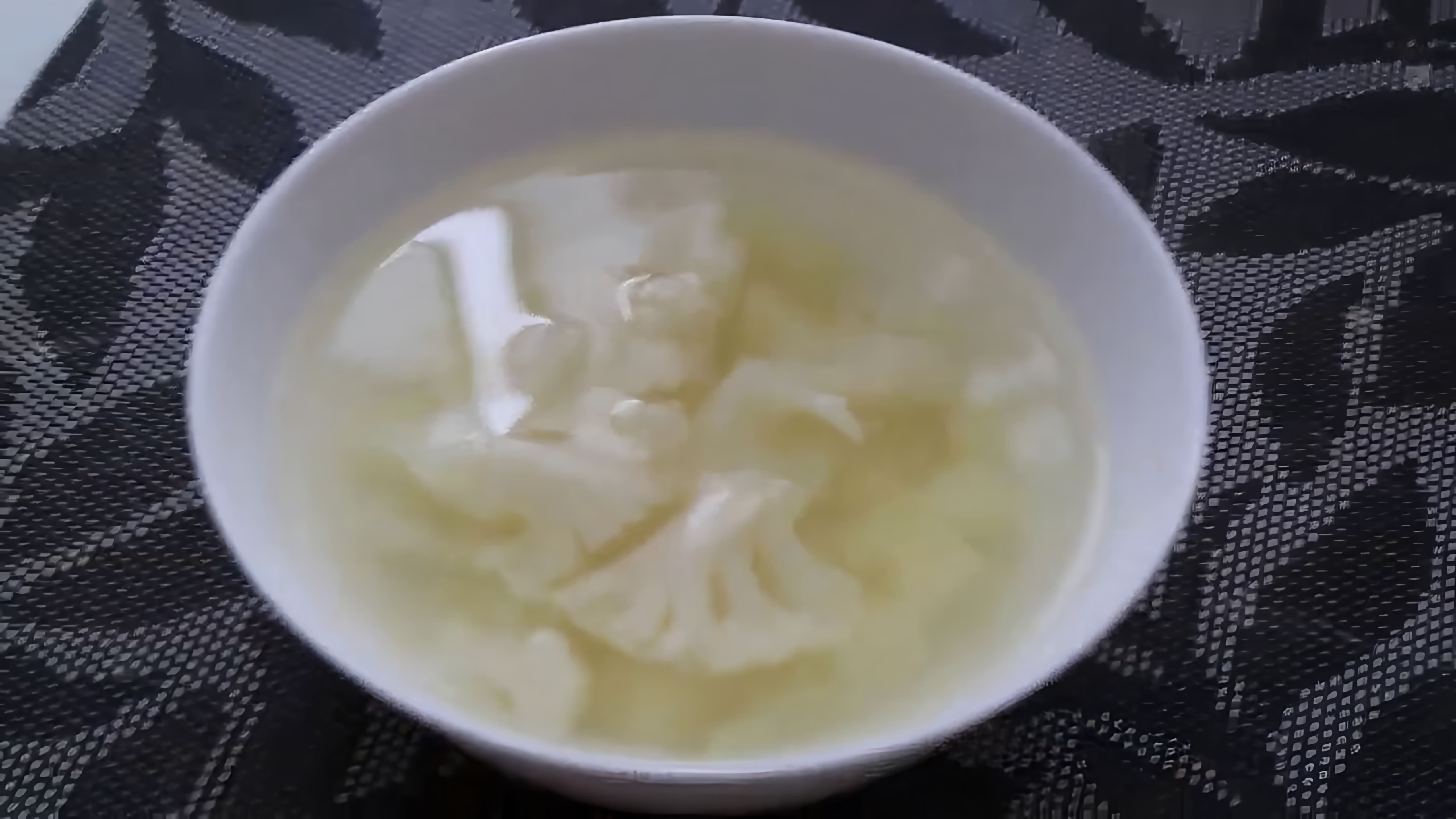 В данном видео демонстрируется процесс приготовления гипоаллергенного супа для ребенка