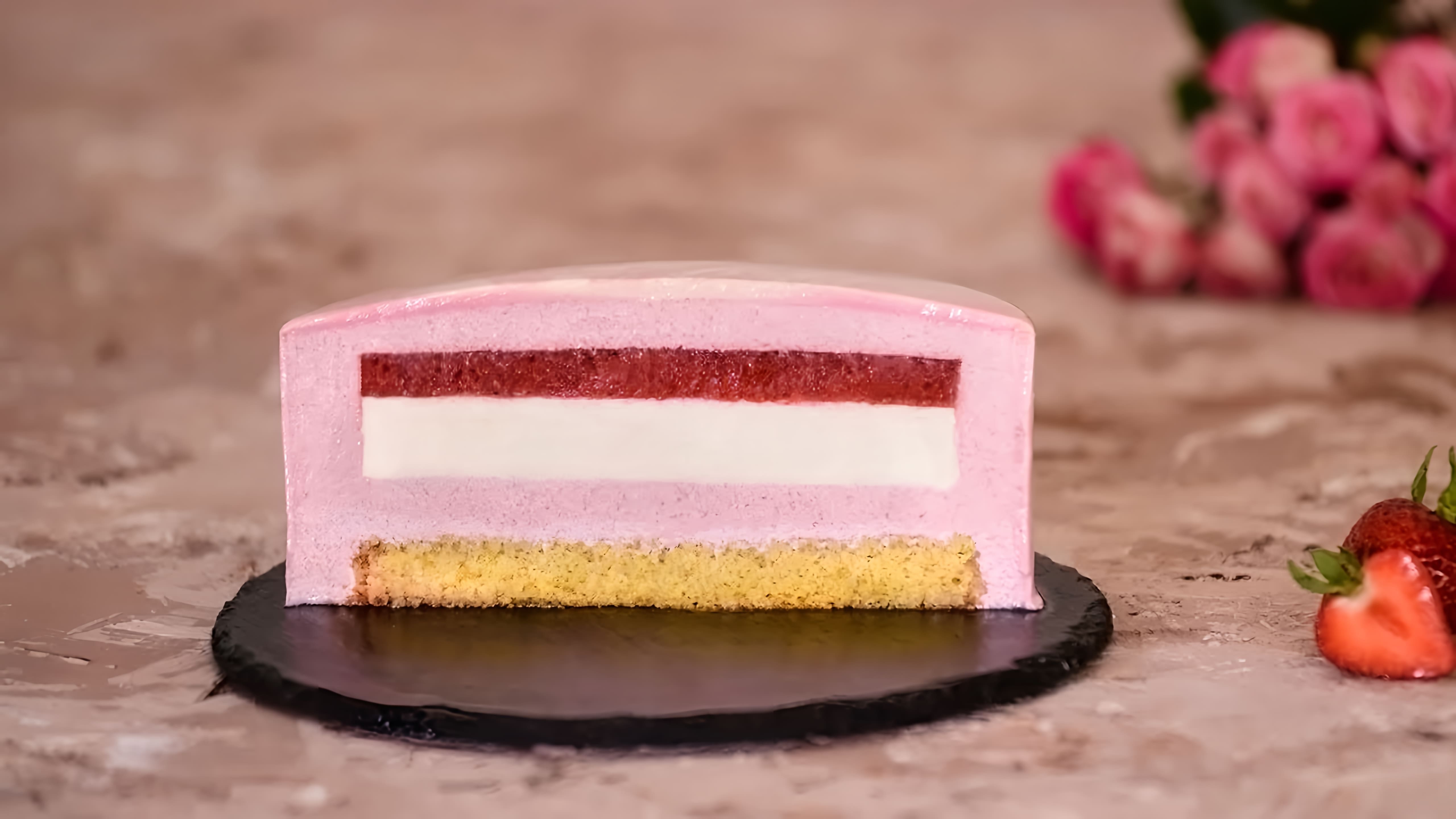 Клубничный Муссовый Торт - это десерт, который готовится из свежих ягод клубники, сливок и шоколада