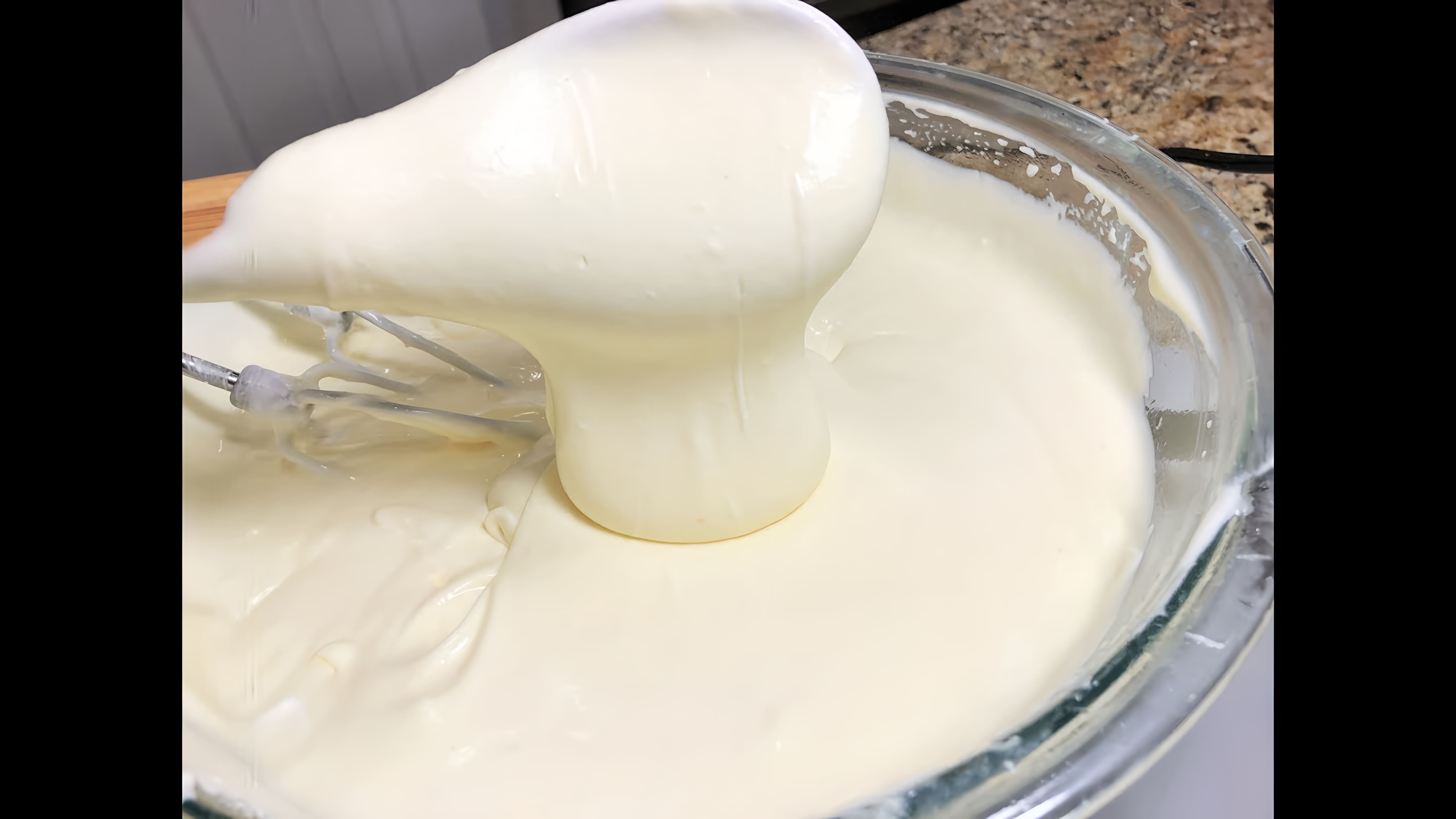 В этом видео демонстрируется рецепт приготовления крема "Пломбир" для торта "Наполеон"