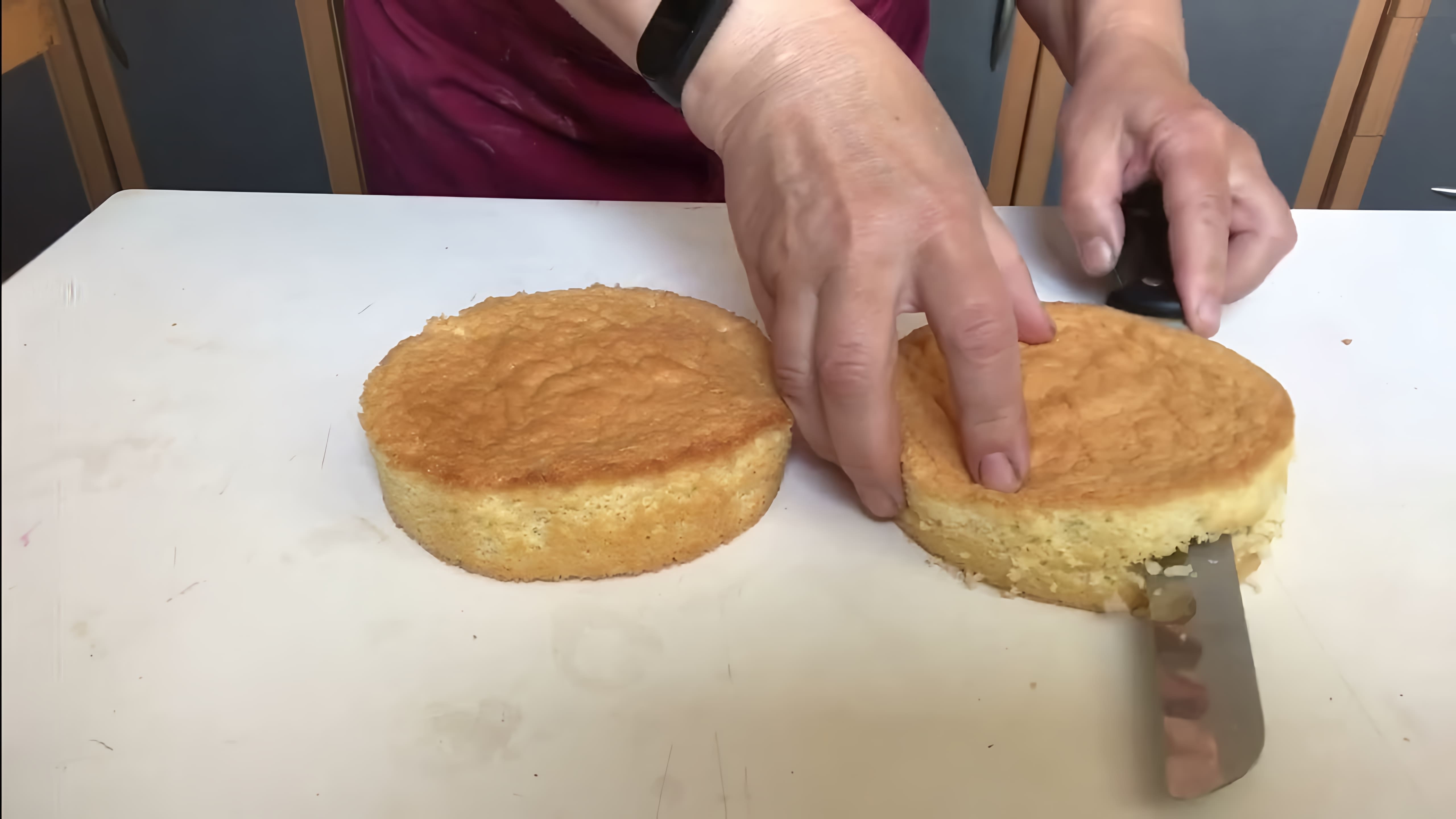 В этом видео демонстрируется процесс приготовления бэнто торта - маленького торта на двоих