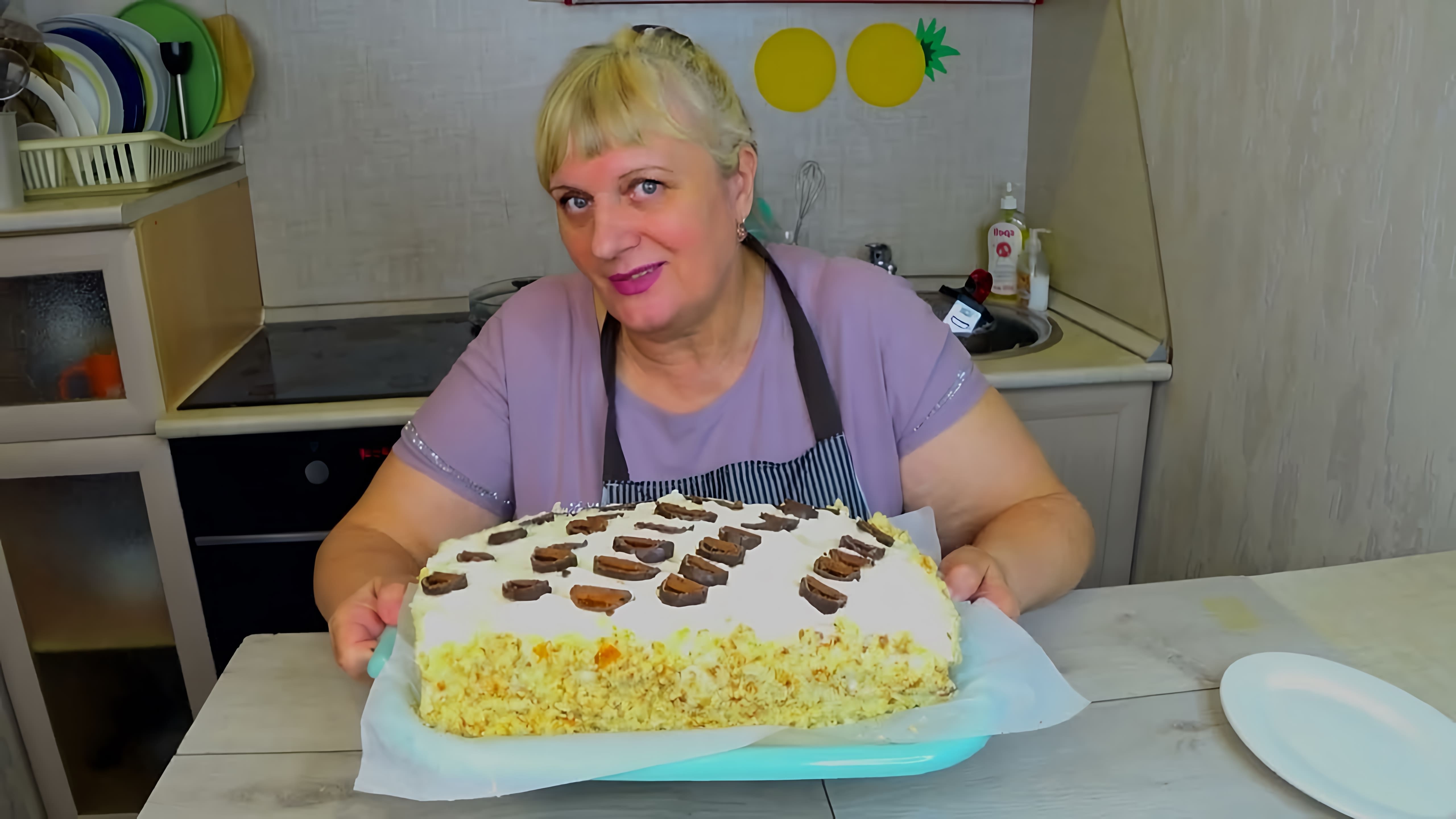 В этом видео демонстрируется рецепт домашнего торта, который готовится всего за 40 минут