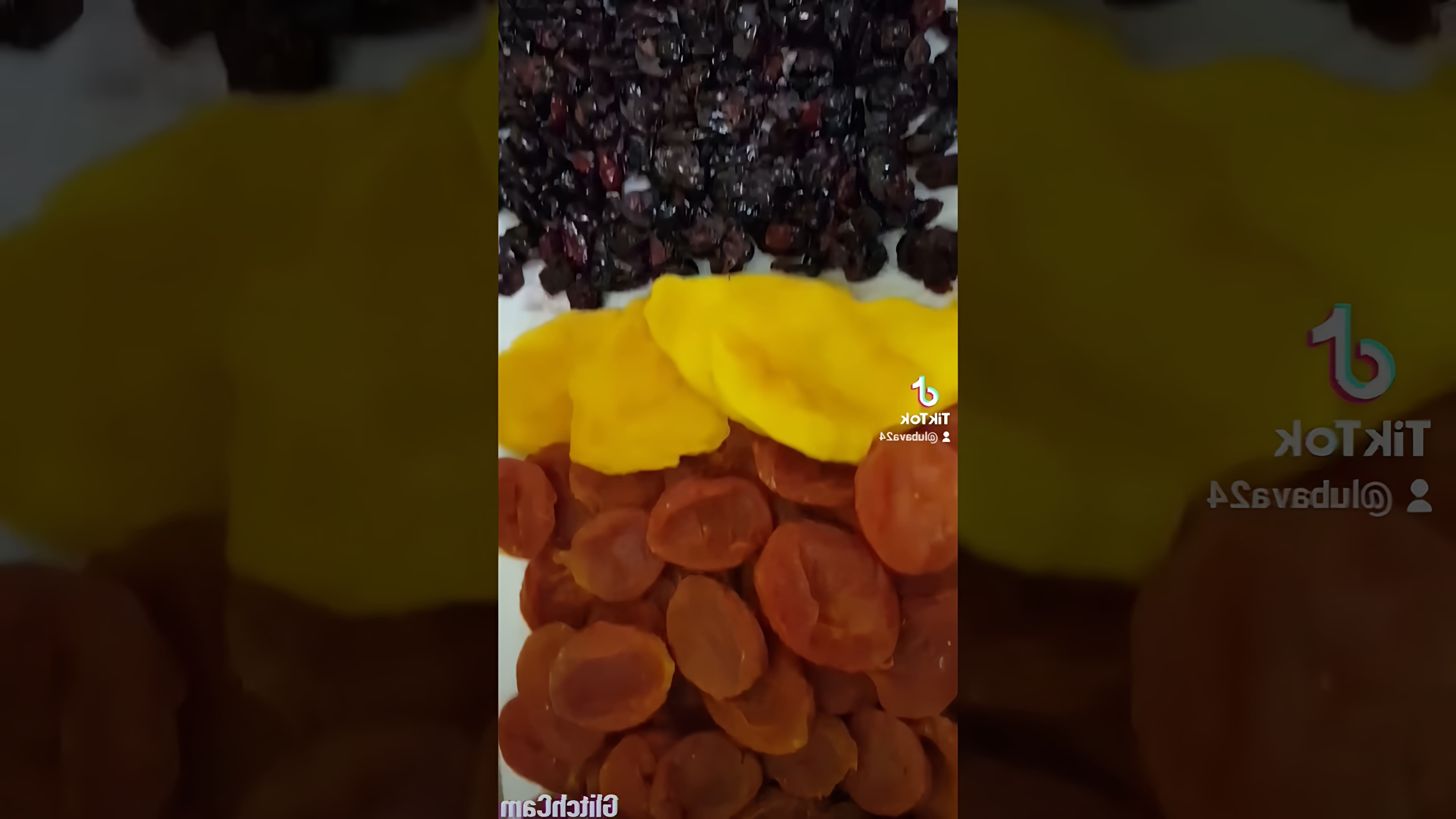 В этом видео-ролике рассказывается о том, как приготовить конфеты из сухофруктов, которые являются идеальным полезным десертом для всех