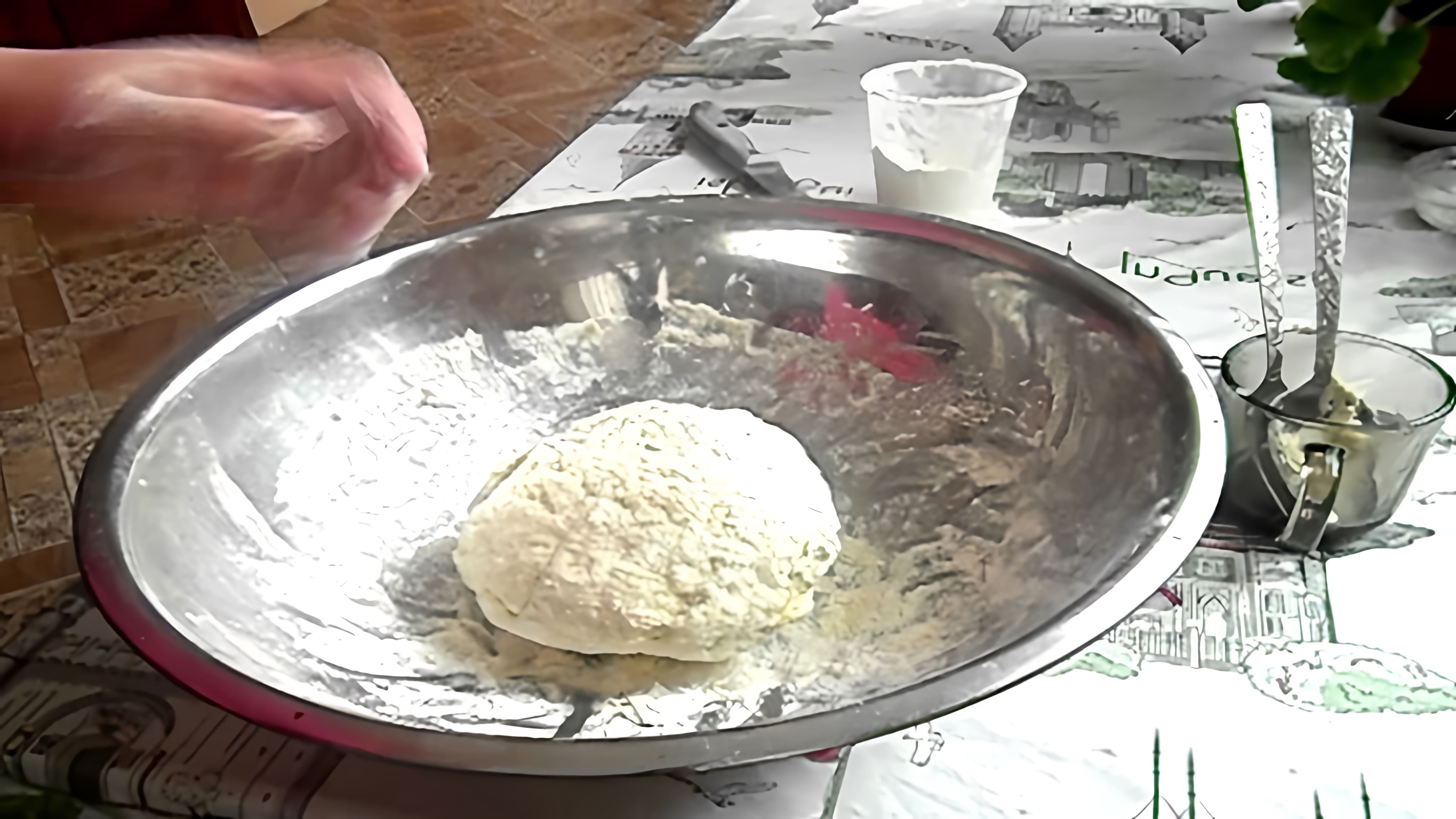 В данном видео демонстрируется процесс приготовления коржей для торта "Наполеон"