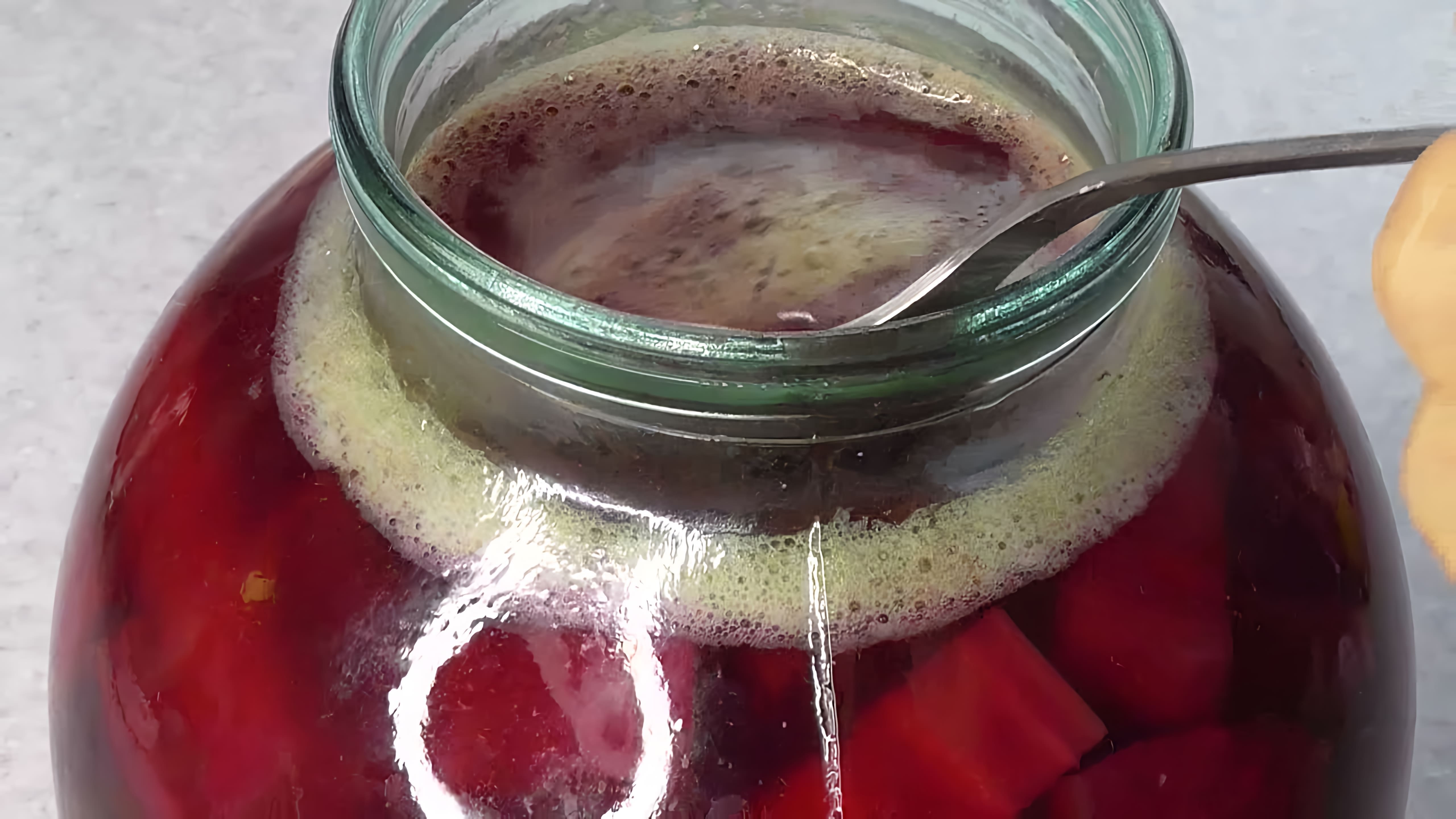 В этом видео-ролике рассказывается о том, как приготовить свекольный квас, который помогает очистить сосуды без использования лекарств