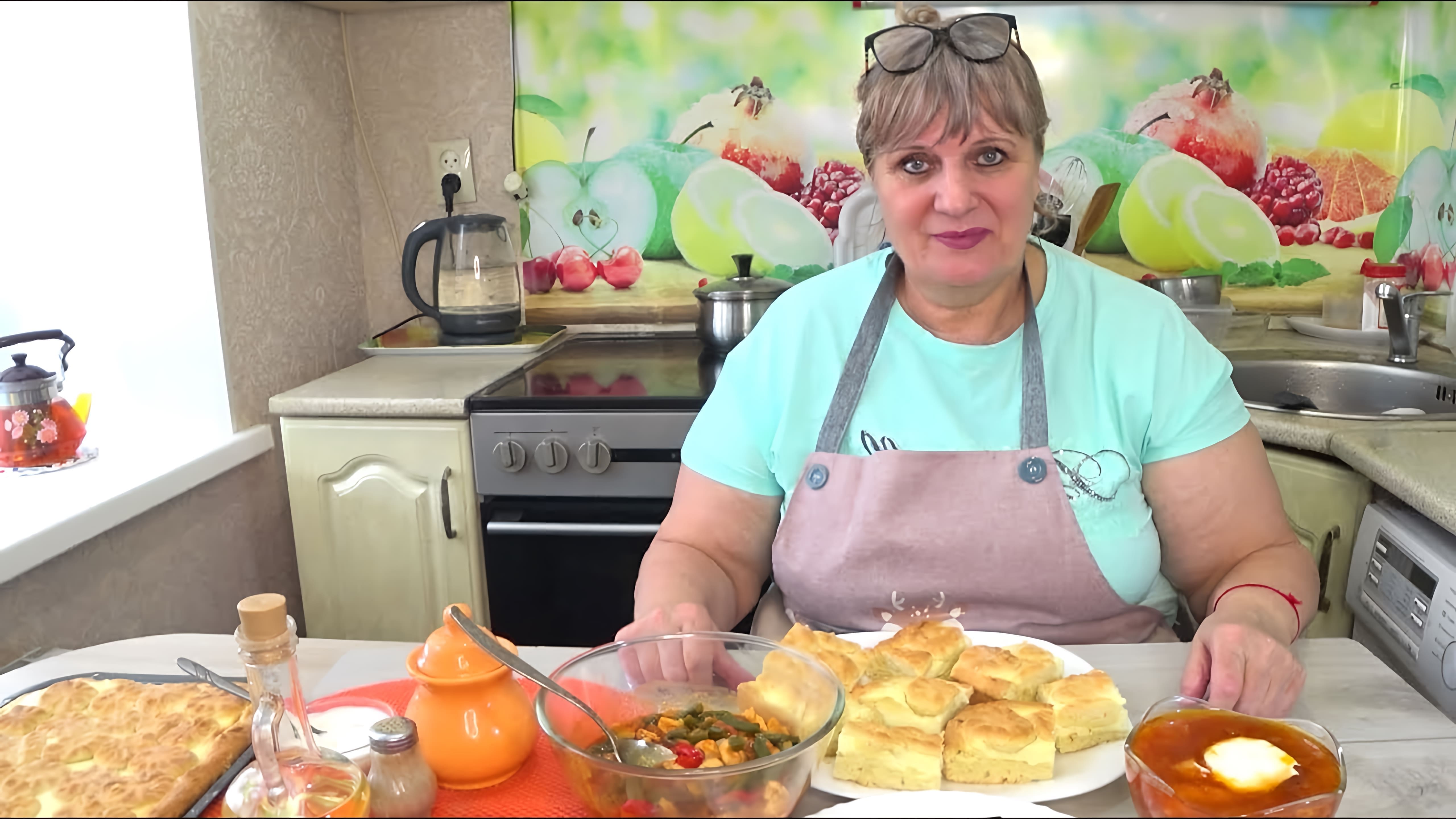 В этом видео автор показывает, как приготовить меню на два дня, состоящее из завтрака, обеда и ужина