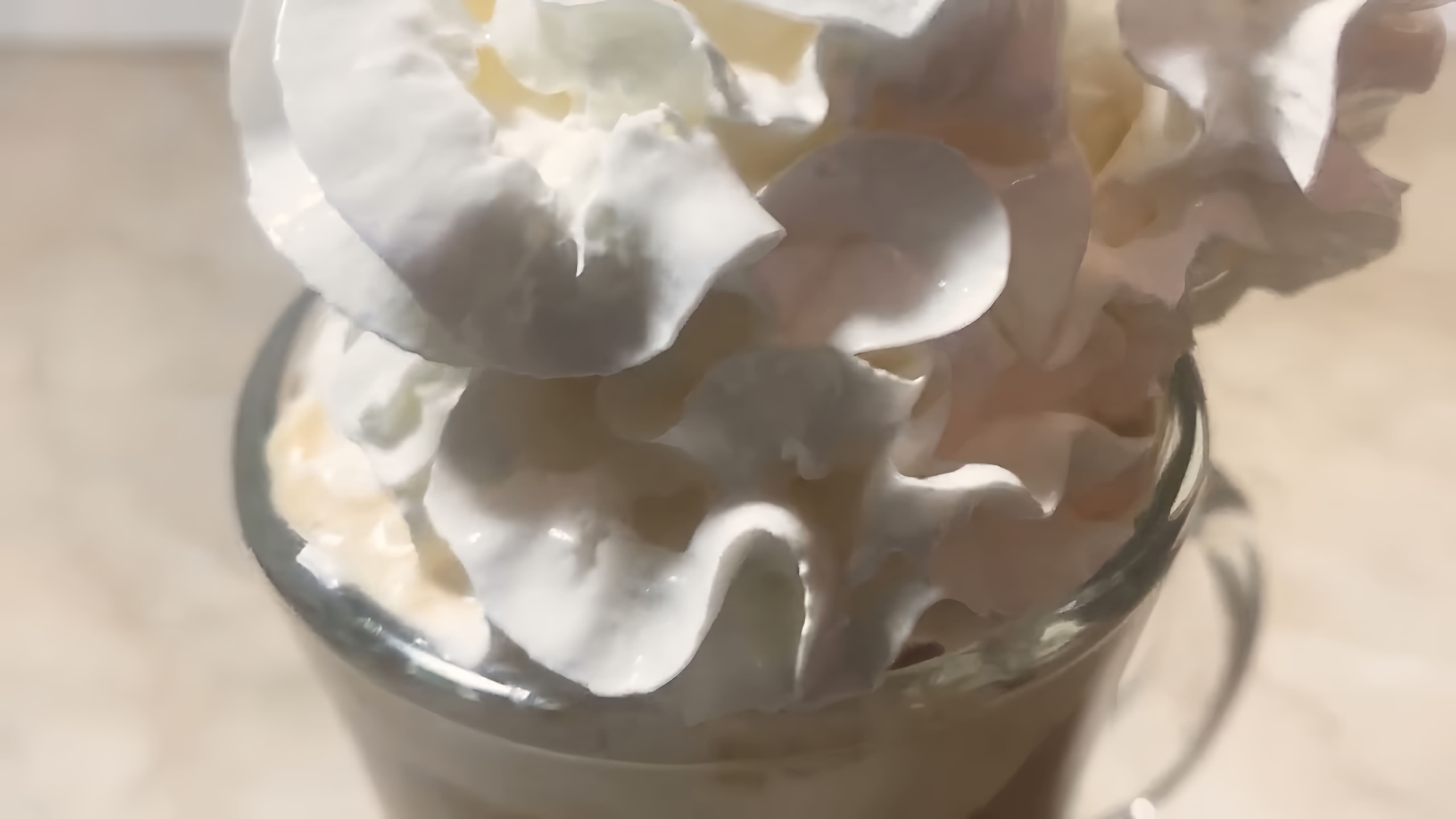В этом видео-ролике вы увидите, как приготовить вкусный и ароматный кофе с миндальным молоком