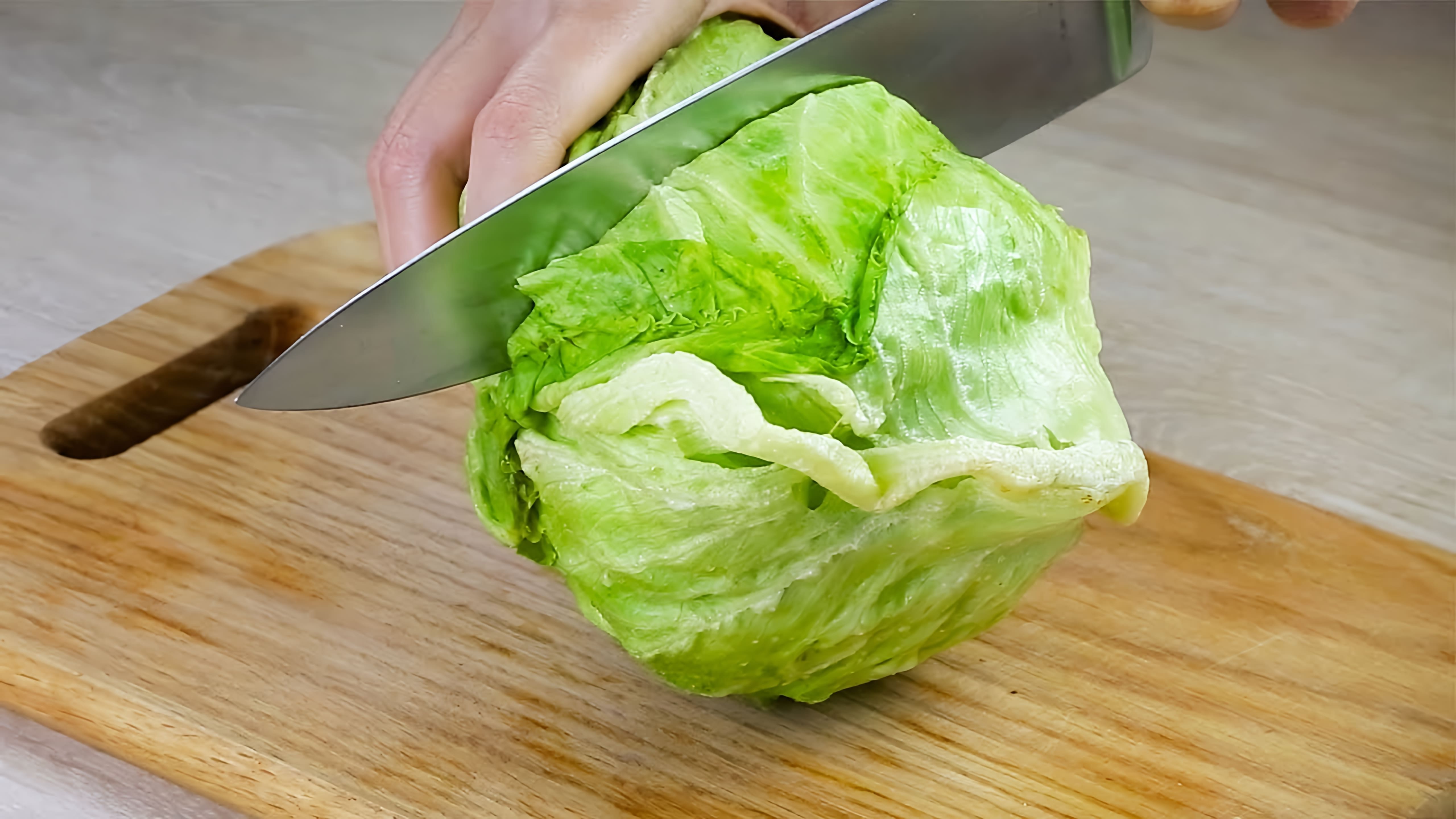 В этом видео-ролике вы увидите, как приготовить гениальный салат Вальдорф, который станет настоящим хитом на вашем столе