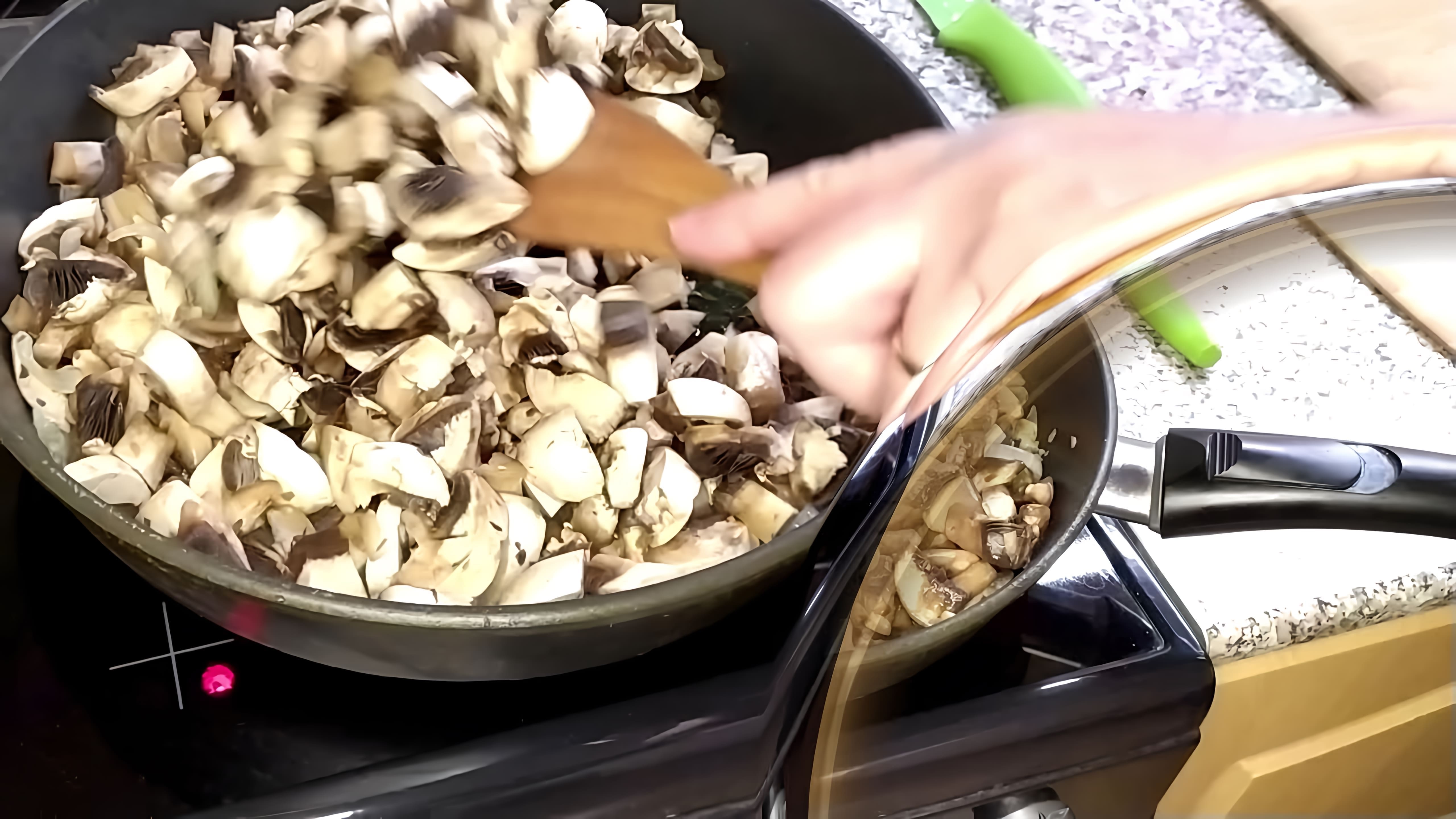 Видео как приготовить жареные грибы с луком в сметане