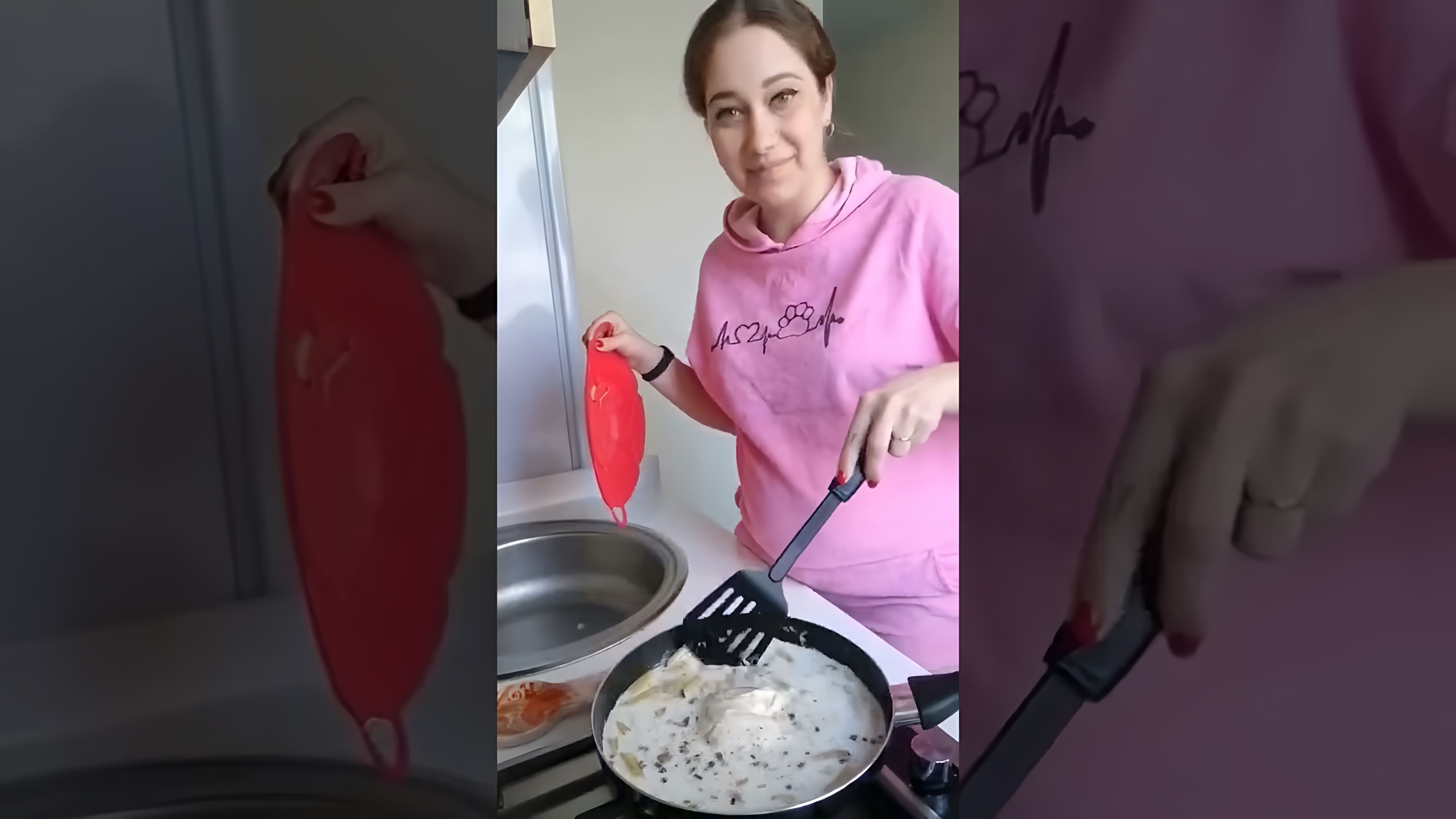 В этом видео демонстрируется простой и быстрый рецепт приготовления макарон в сливочно-сырном соусе с ароматом чеснока