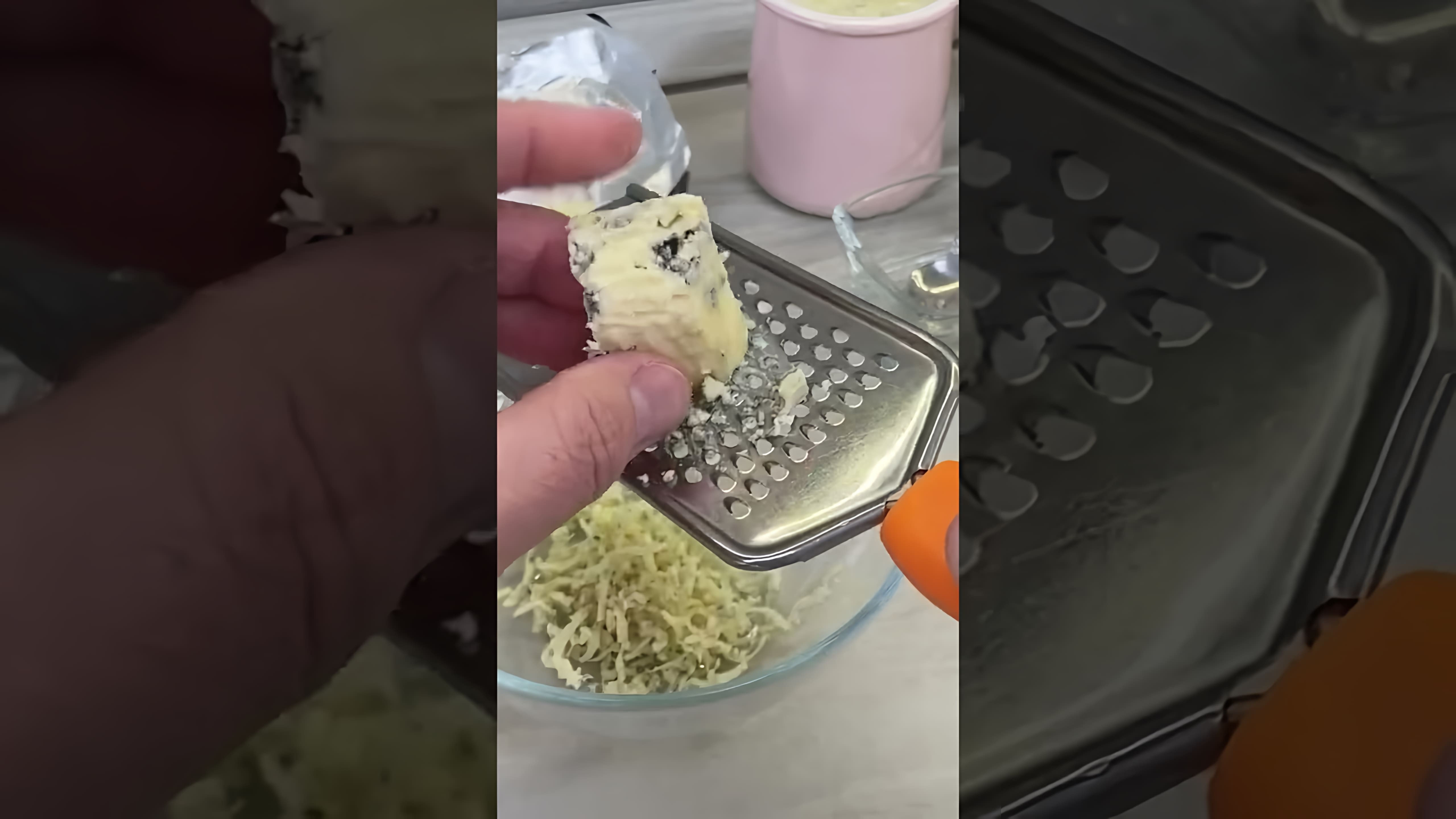 В этом видео рассказывается о двух рецептах соуса блю чиз