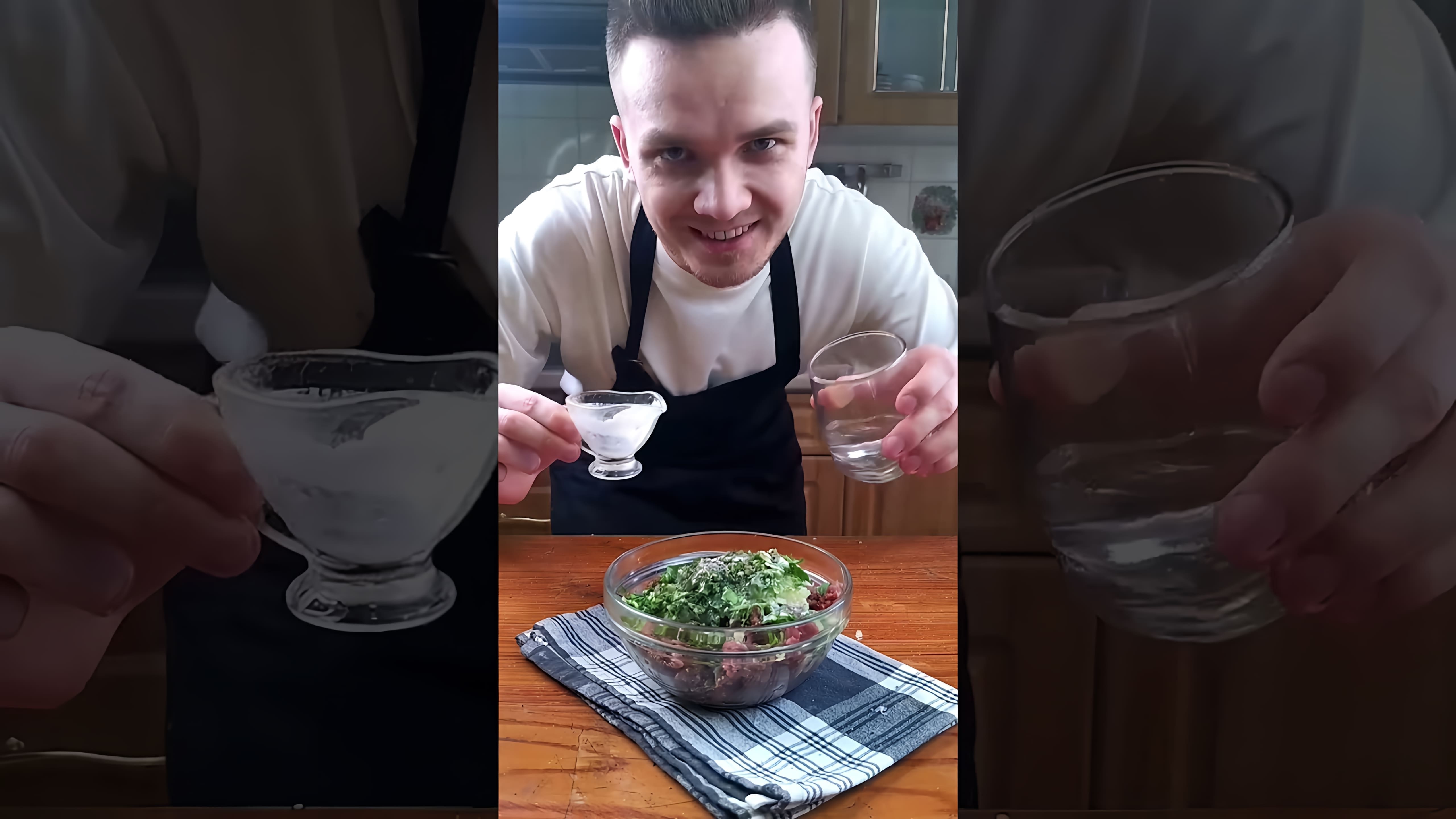 В этом видео демонстрируется рецепт приготовления идеальных чебуреков
