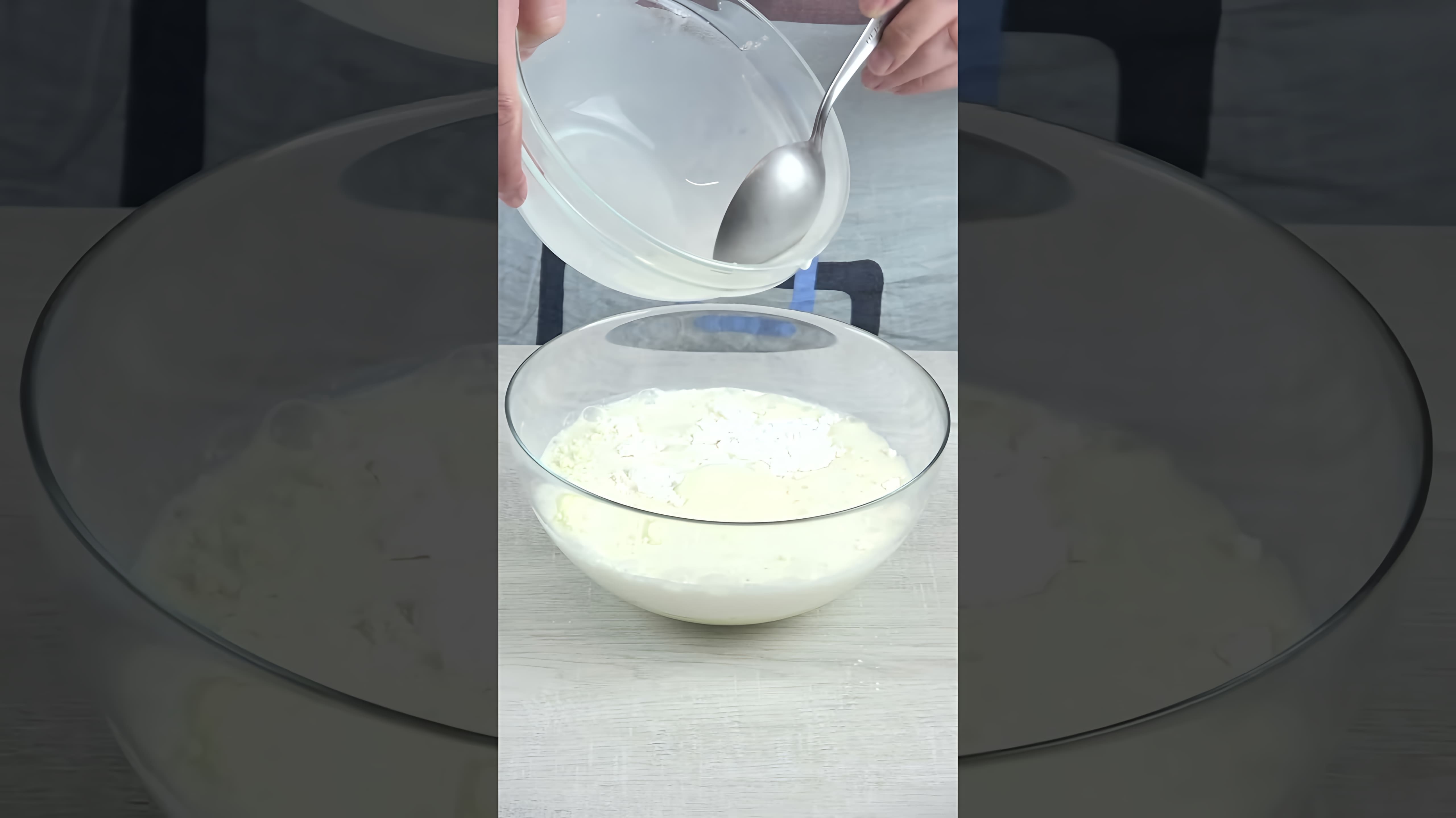 В этом видео демонстрируется процесс приготовления вкусного крема за 5 минут