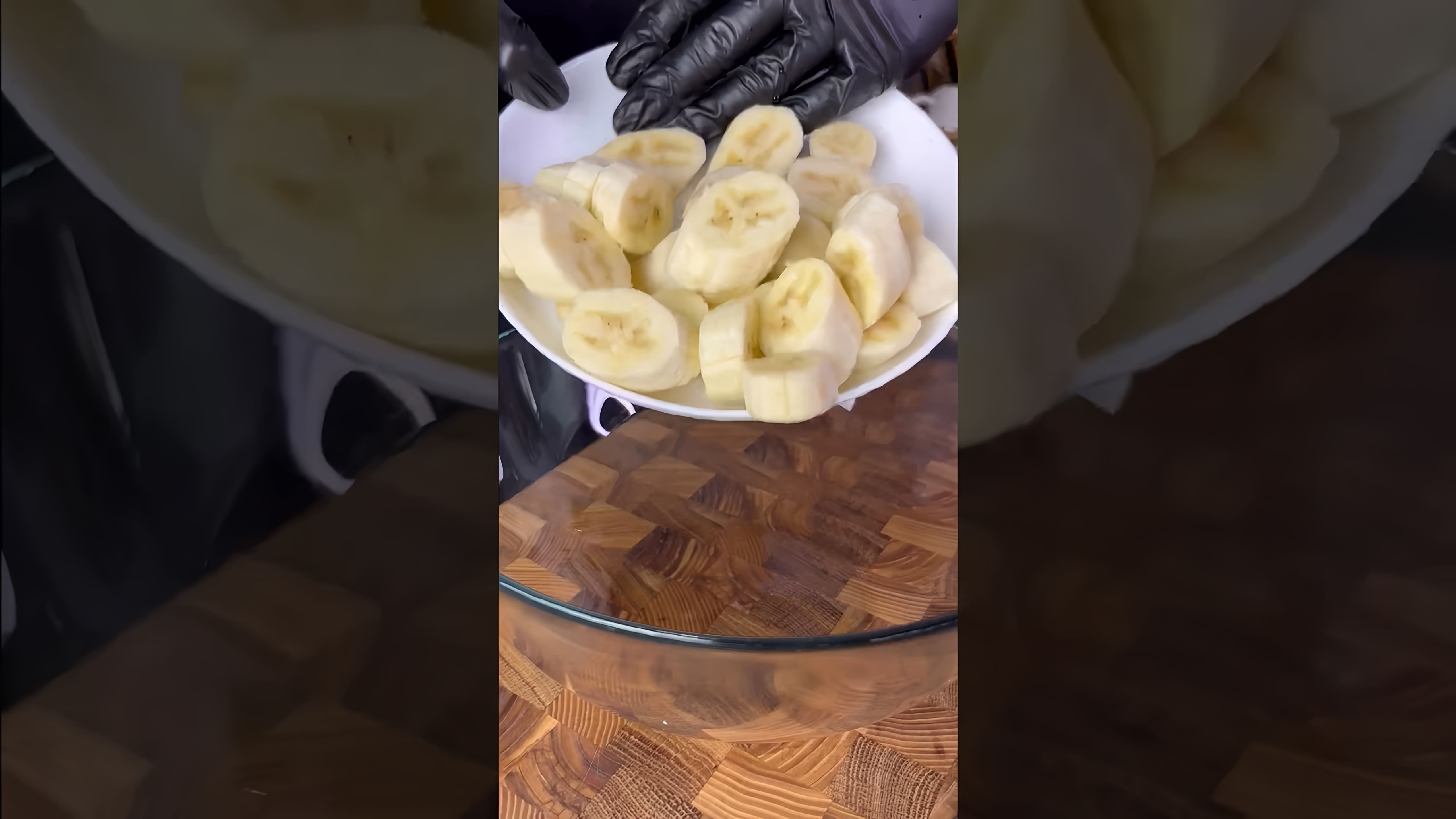 В этом видео демонстрируется простой и быстрый рецепт мороженого из дыни