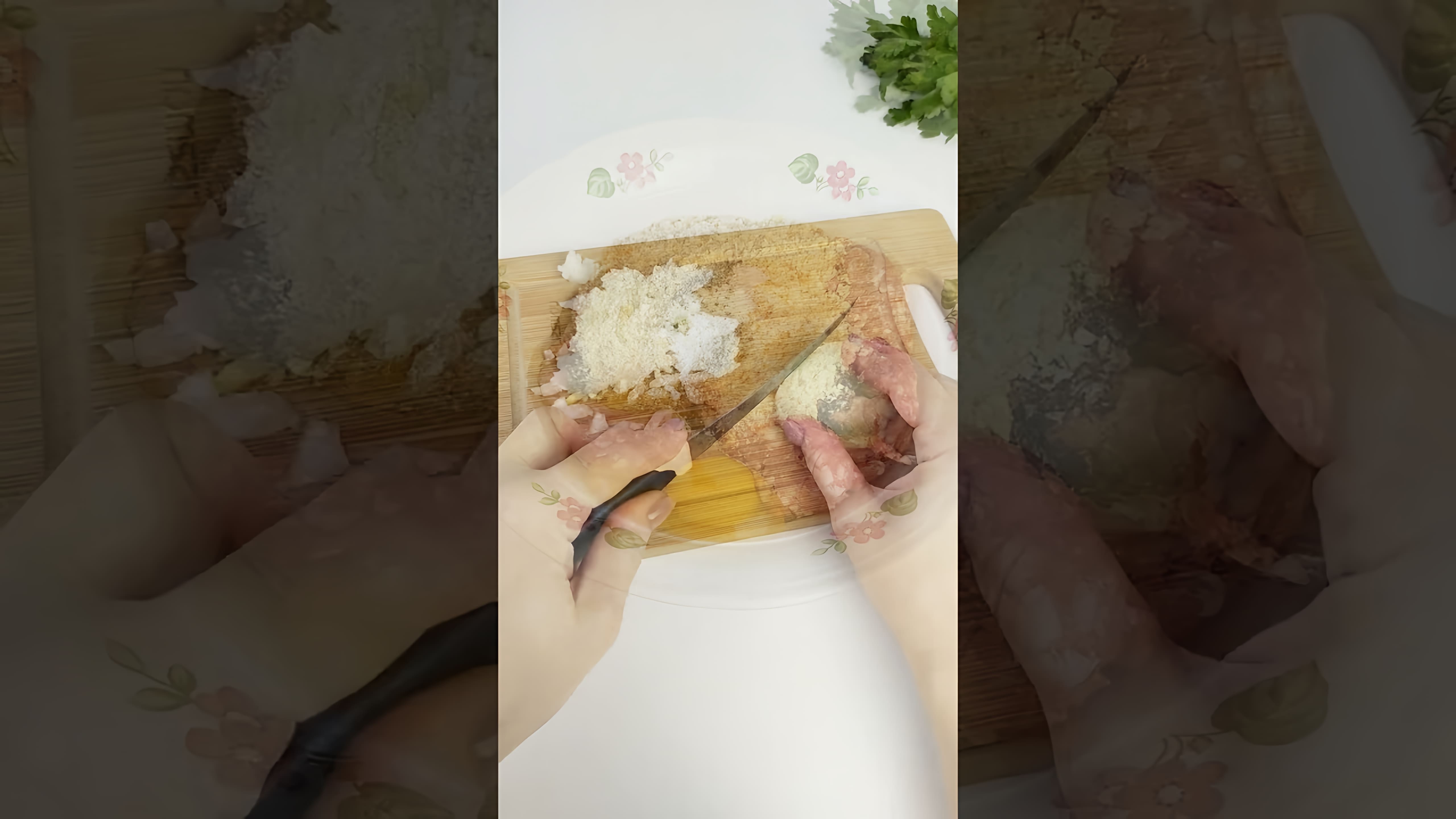 В этом видео-ролике вы увидите, как приготовить вкуснейшие шведские фрикадельки с клюквенным соусом