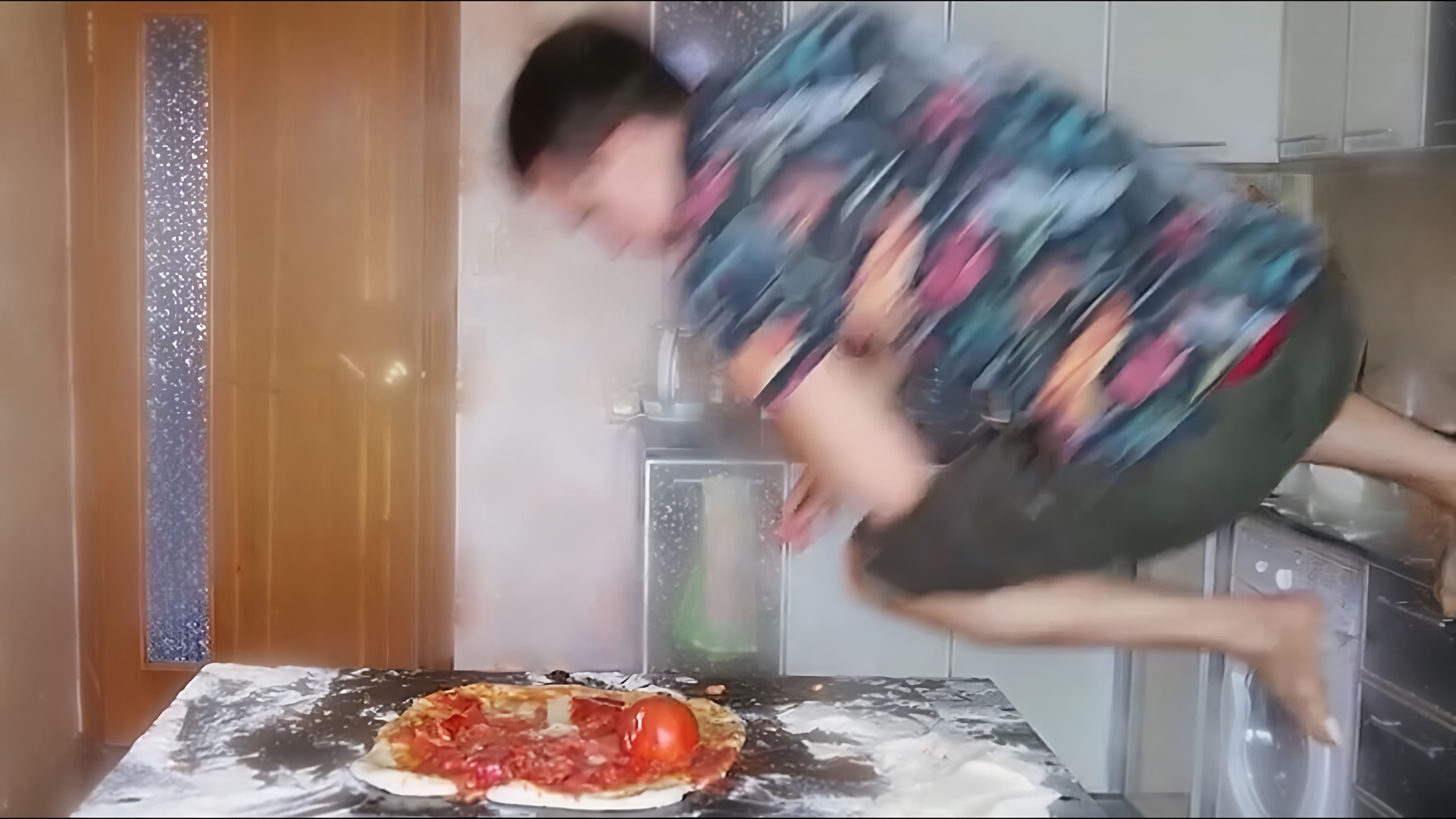 РЕЦЕПТ ПИЦЦЫ:

В этом видео-ролике я покажу вам, как приготовить вкусную пиццу в домашних условиях