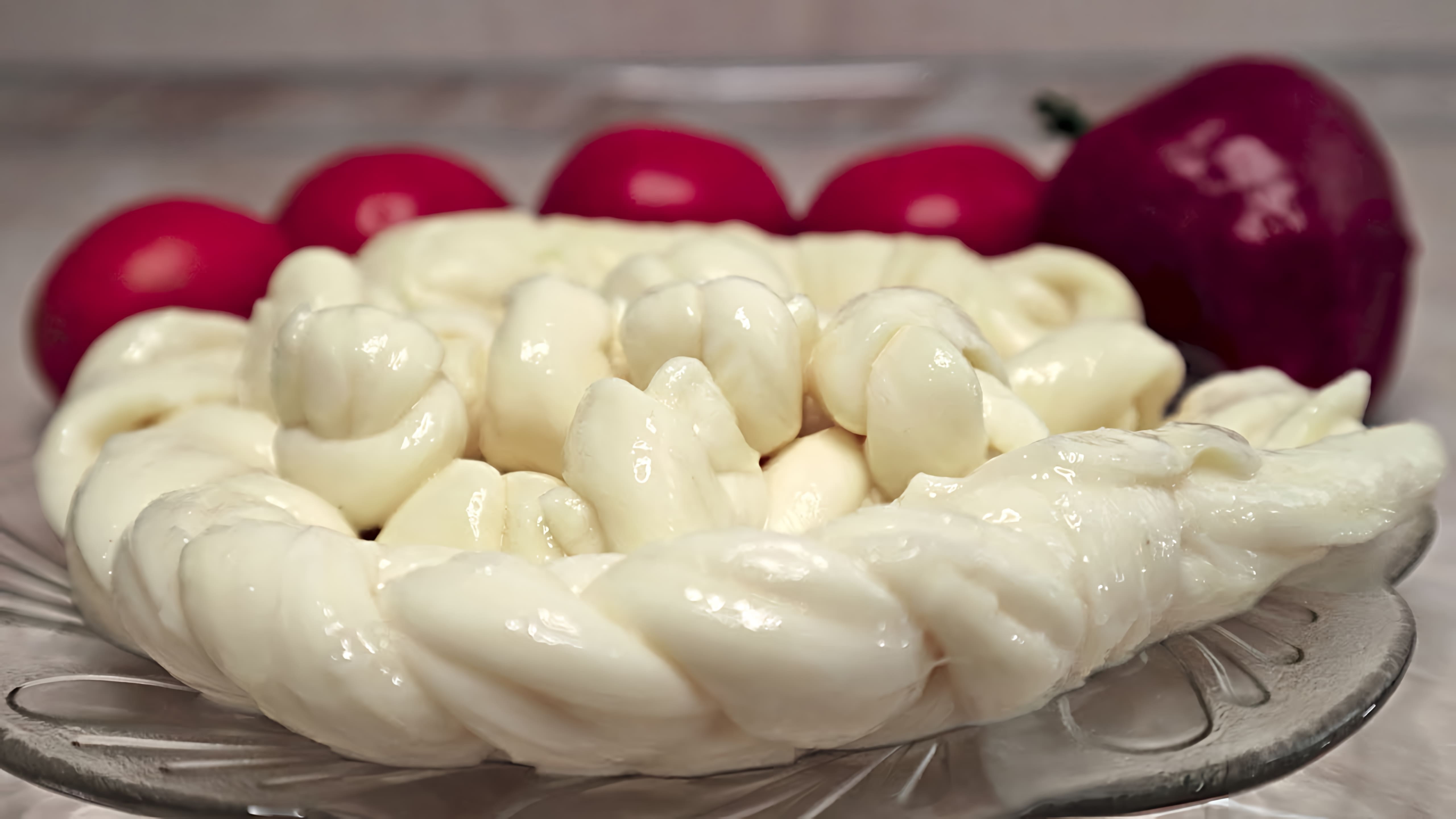 В этом видео-ролике вы увидите, как приготовить домашний сыр Чечил без использования уксуса и кислоты