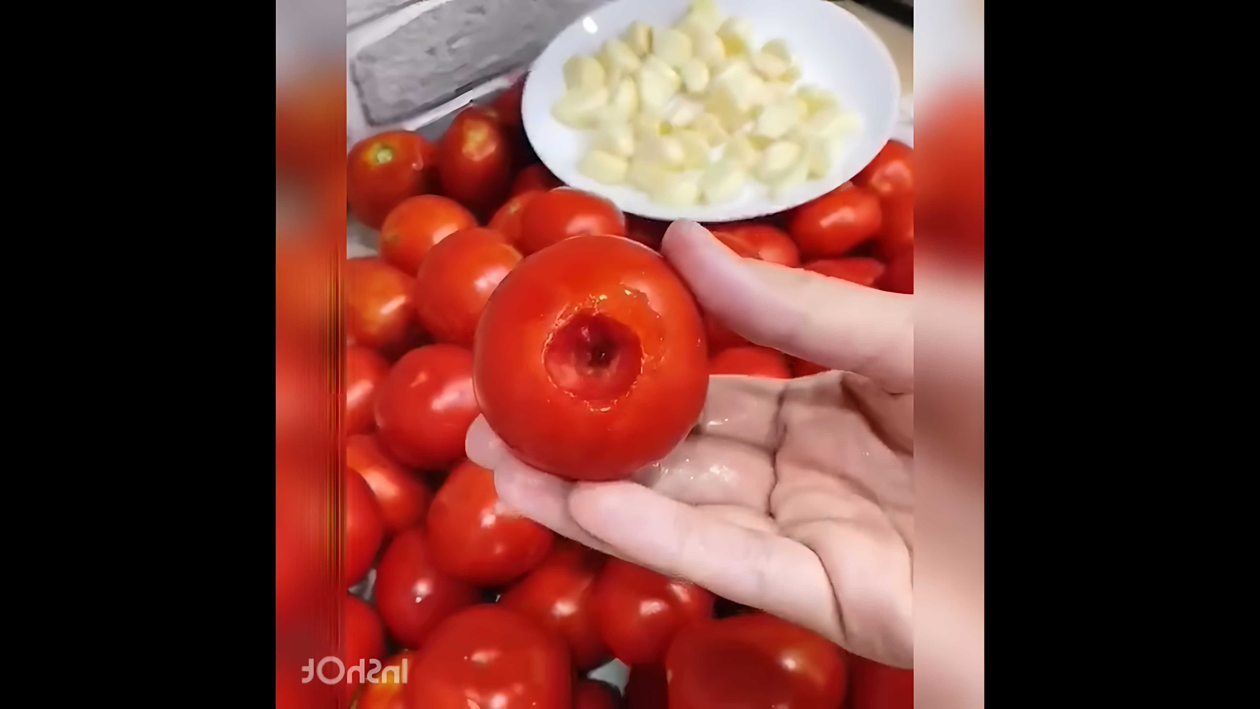 Видео рецепт для приготовления сладких маринованных помидоров с чесноком на зиму