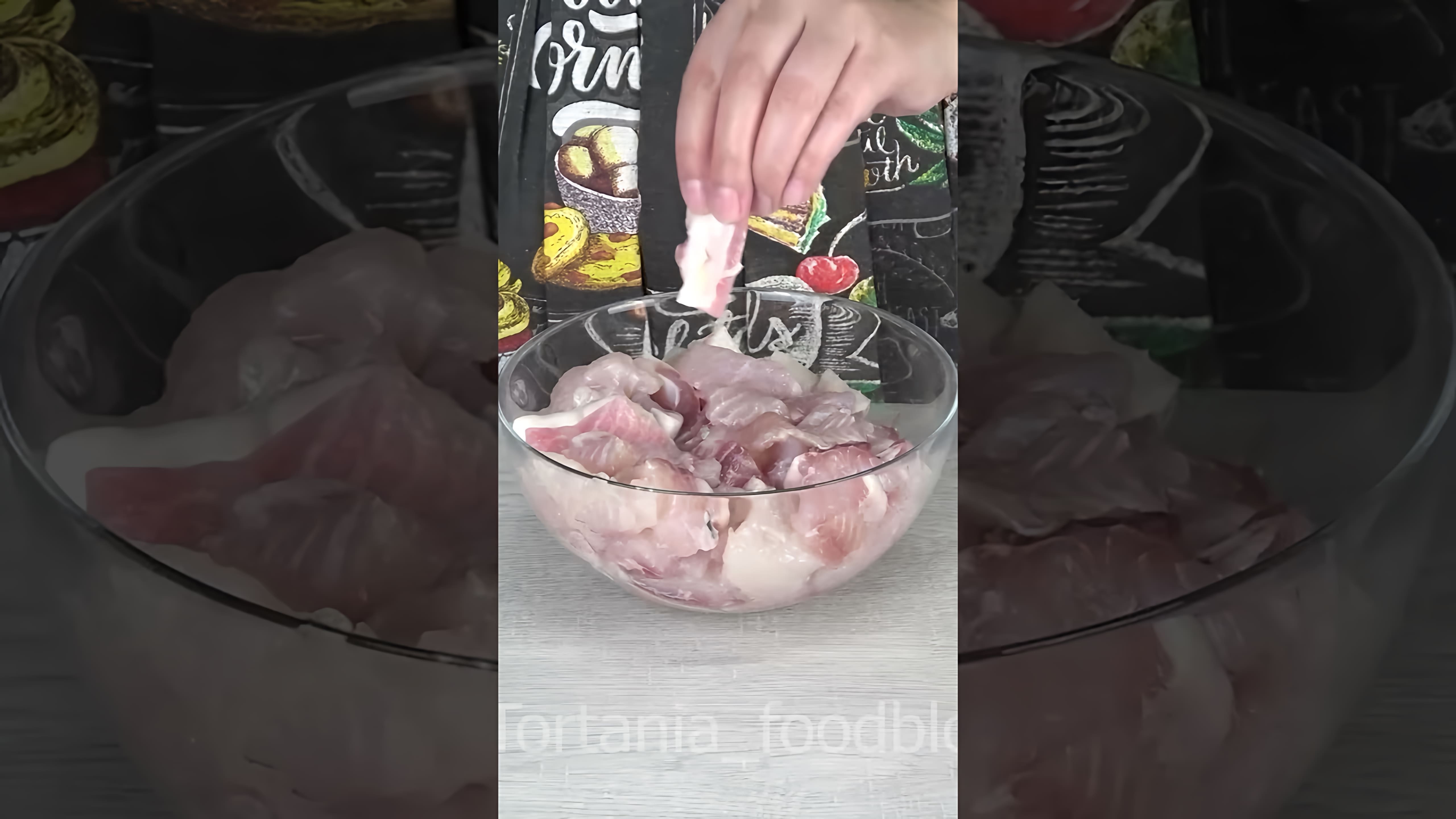 В этом видео демонстрируется рецепт идеального кляра для рыбы