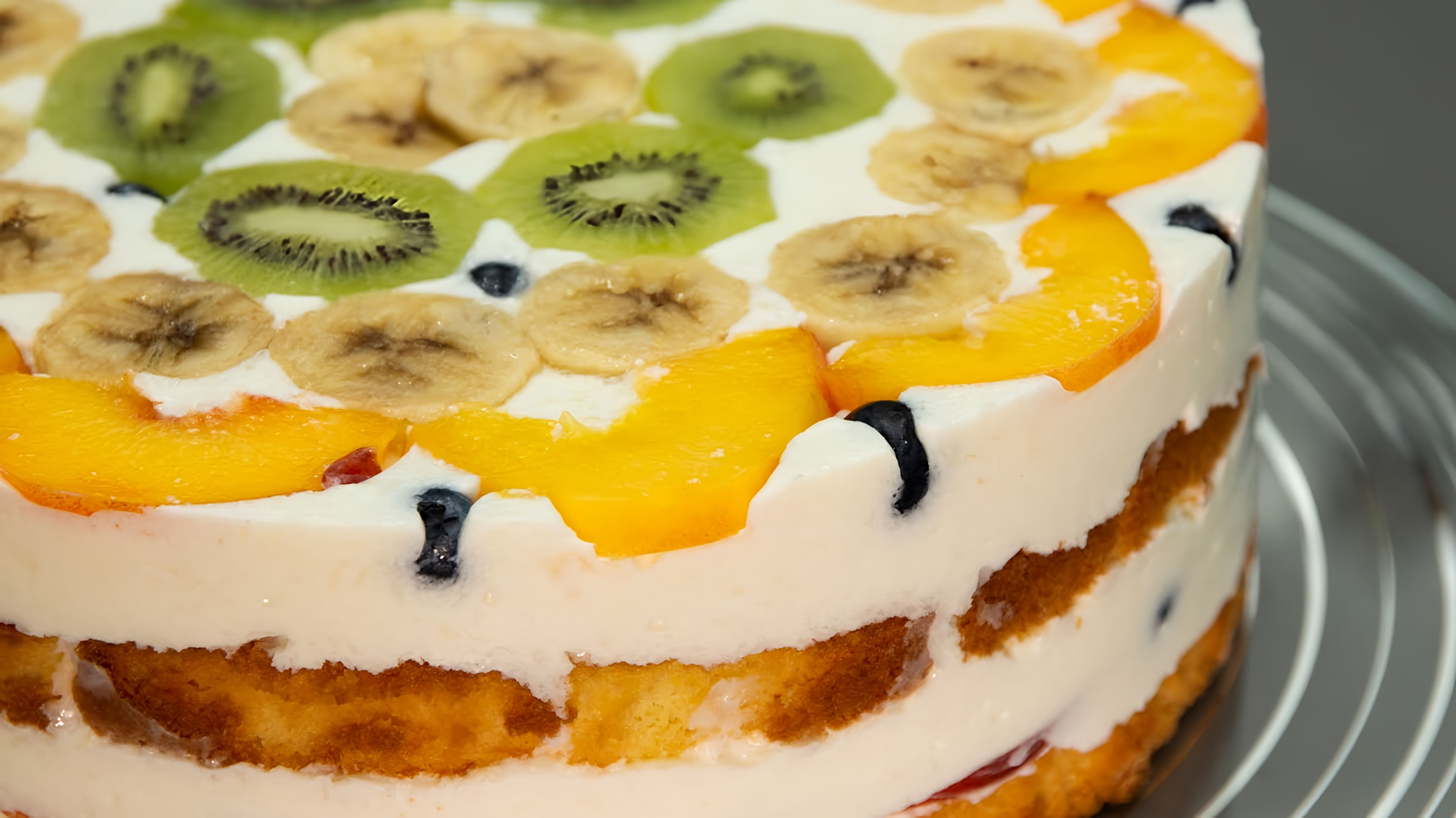 Видео рецепт торта "Фруктовый рай", который описывается как вкусный, но несложный в приготовлении