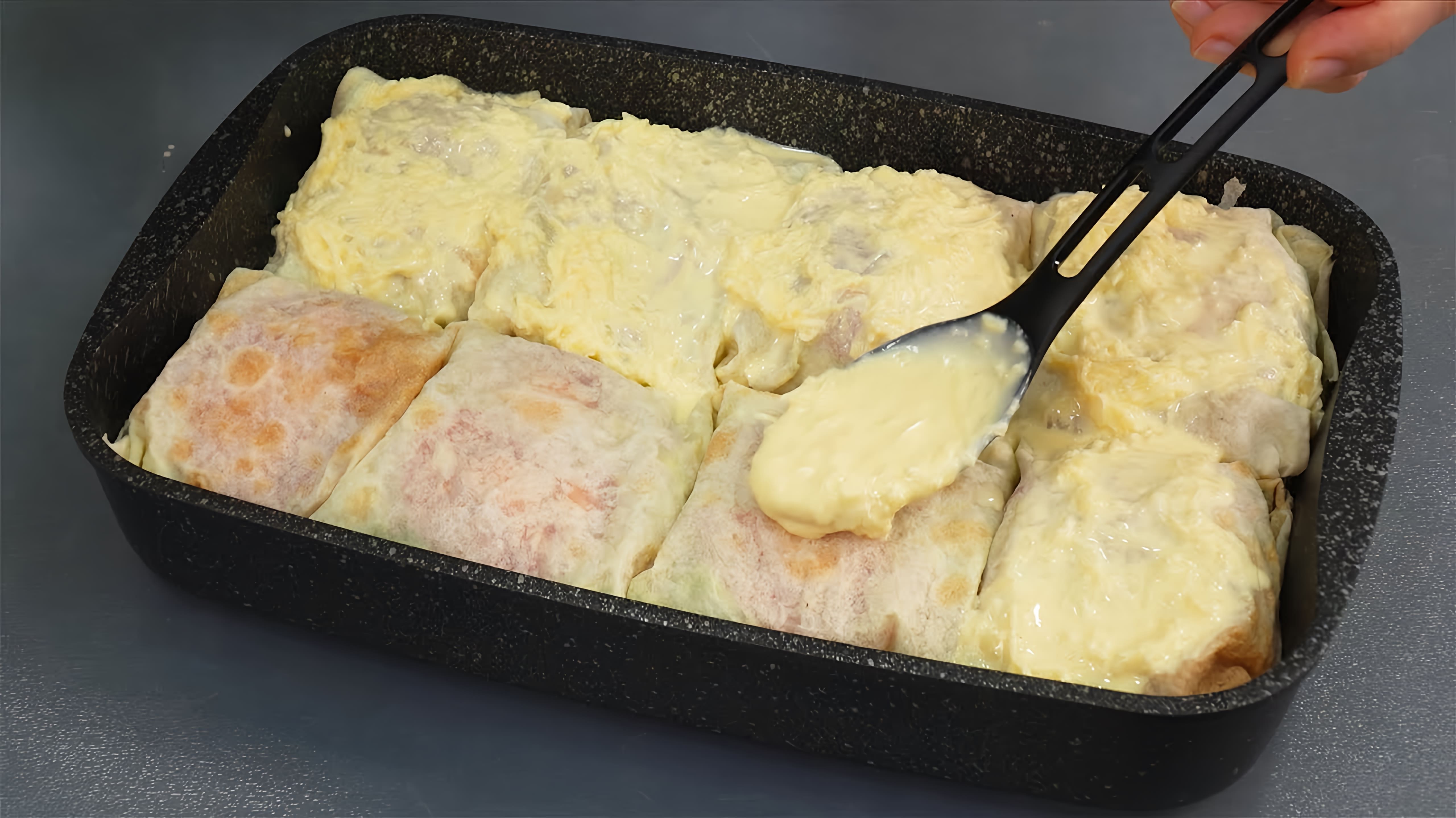 Видео рецепт рыбы в лаваше - блюда, в котором кусочки рыбы заворачиваются в лепешку вместе с помидорами, соусом и луком, затем запекаются
