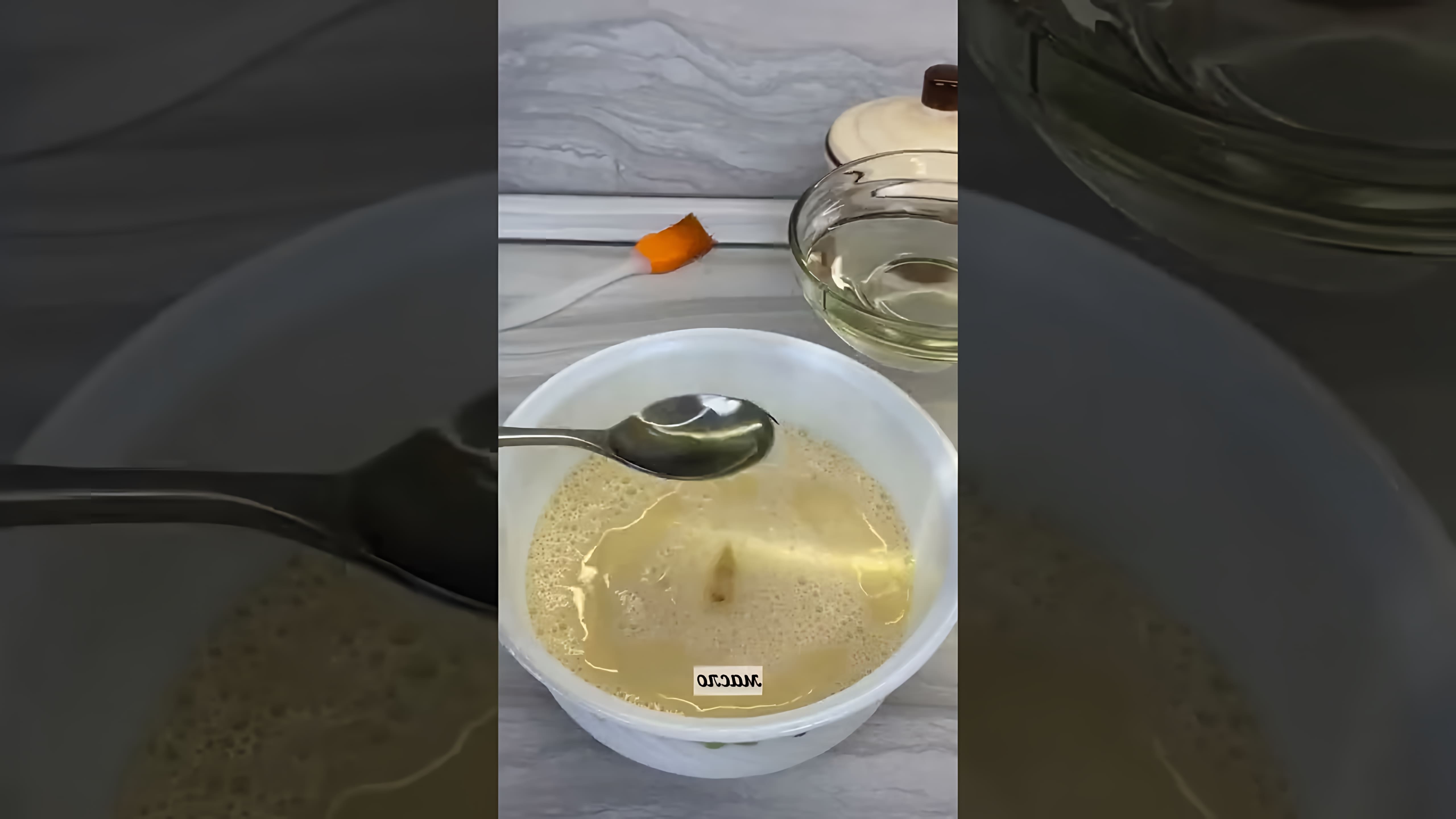 Видео посвящено приготовлению блинов из рисовой муки, используя только воду