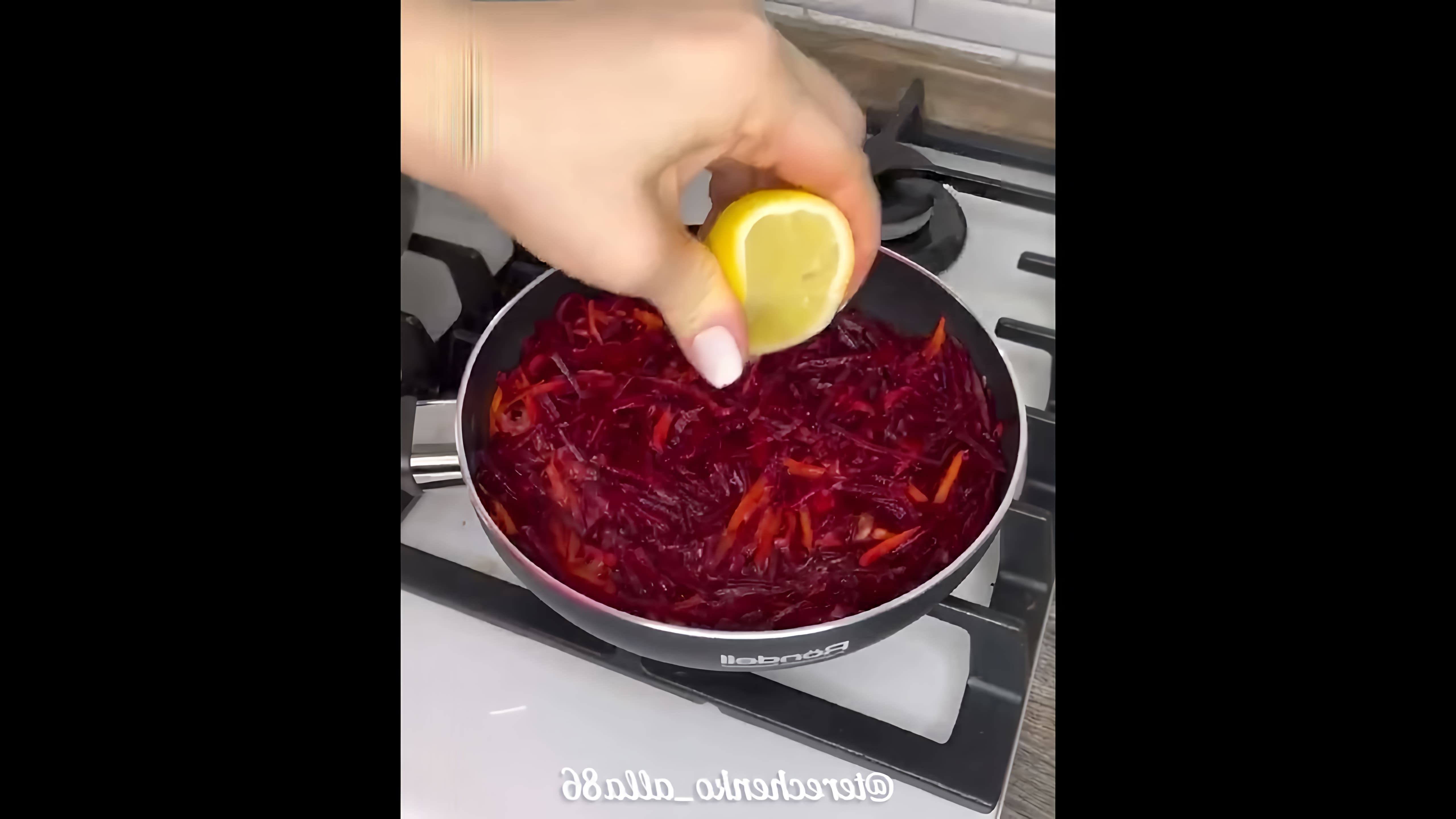 В этом видео демонстрируется процесс приготовления красного наваристого борща, как у мамы