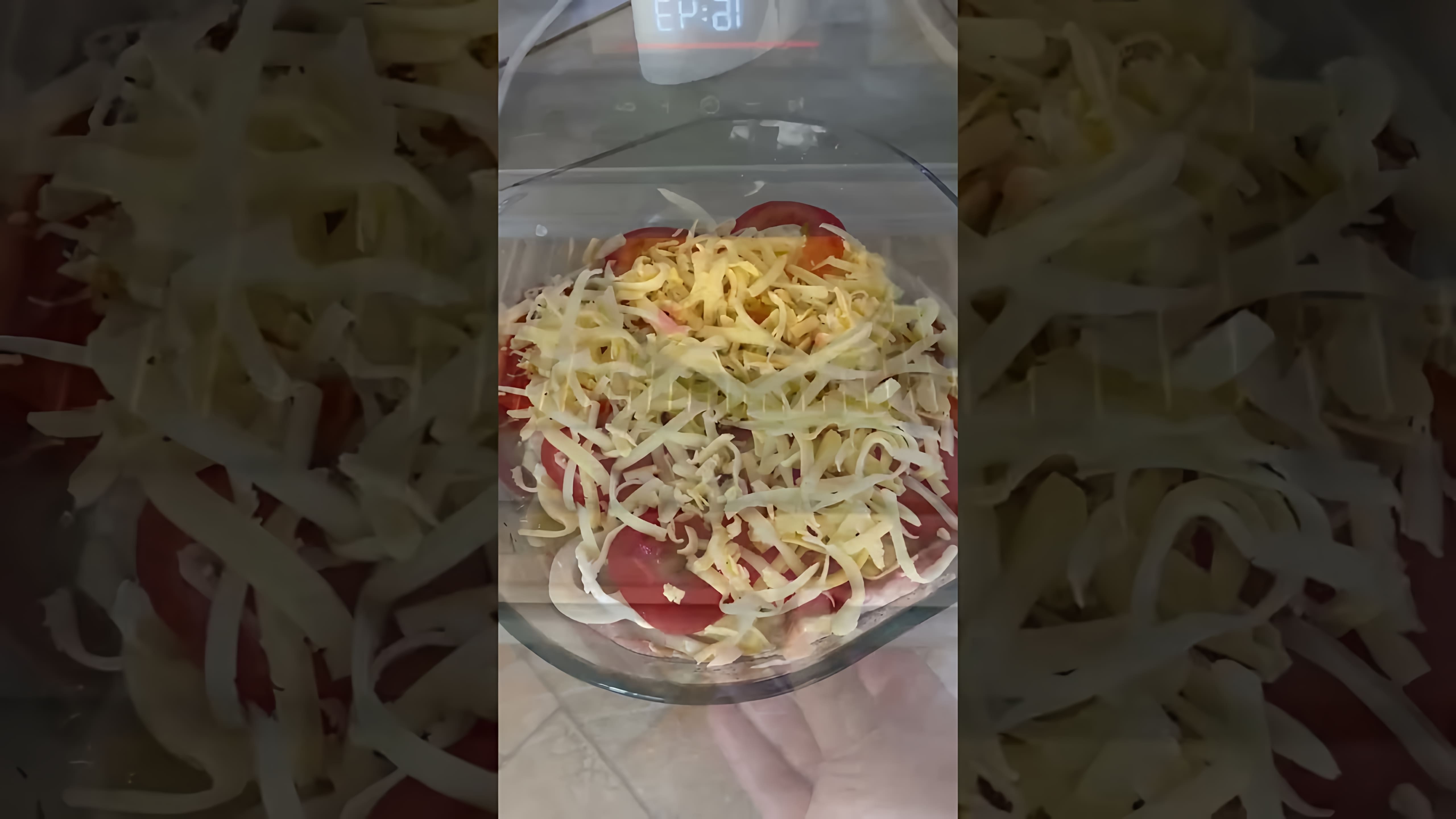 В этом видео демонстрируется рецепт приготовления сочной свинины в духовке