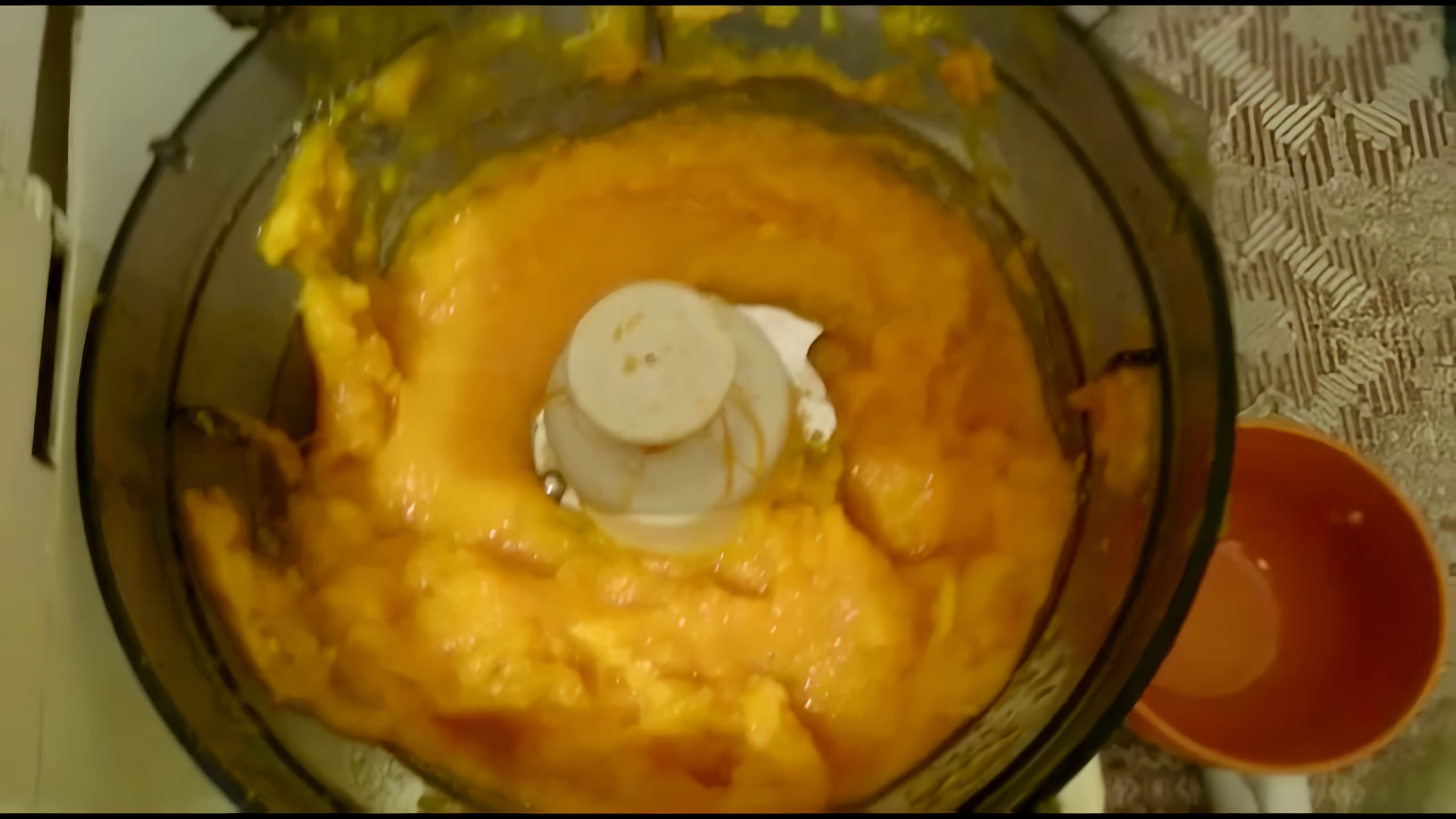В этом видео демонстрируется процесс приготовления браги из тыквы