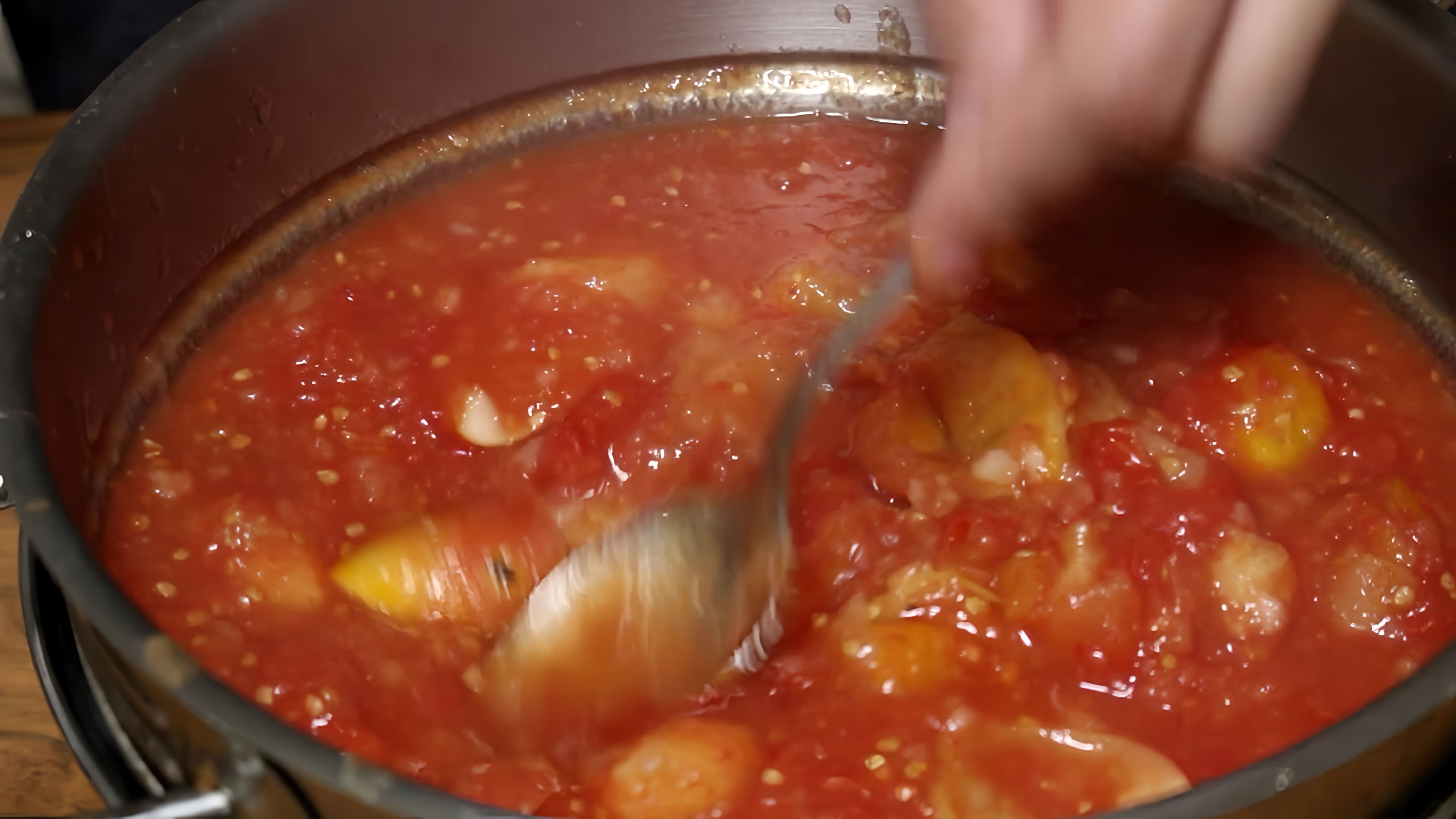 В этом видео Ольга готовит кетчуп по-итальянски из двух ингредиентов - помидоров и яблок
