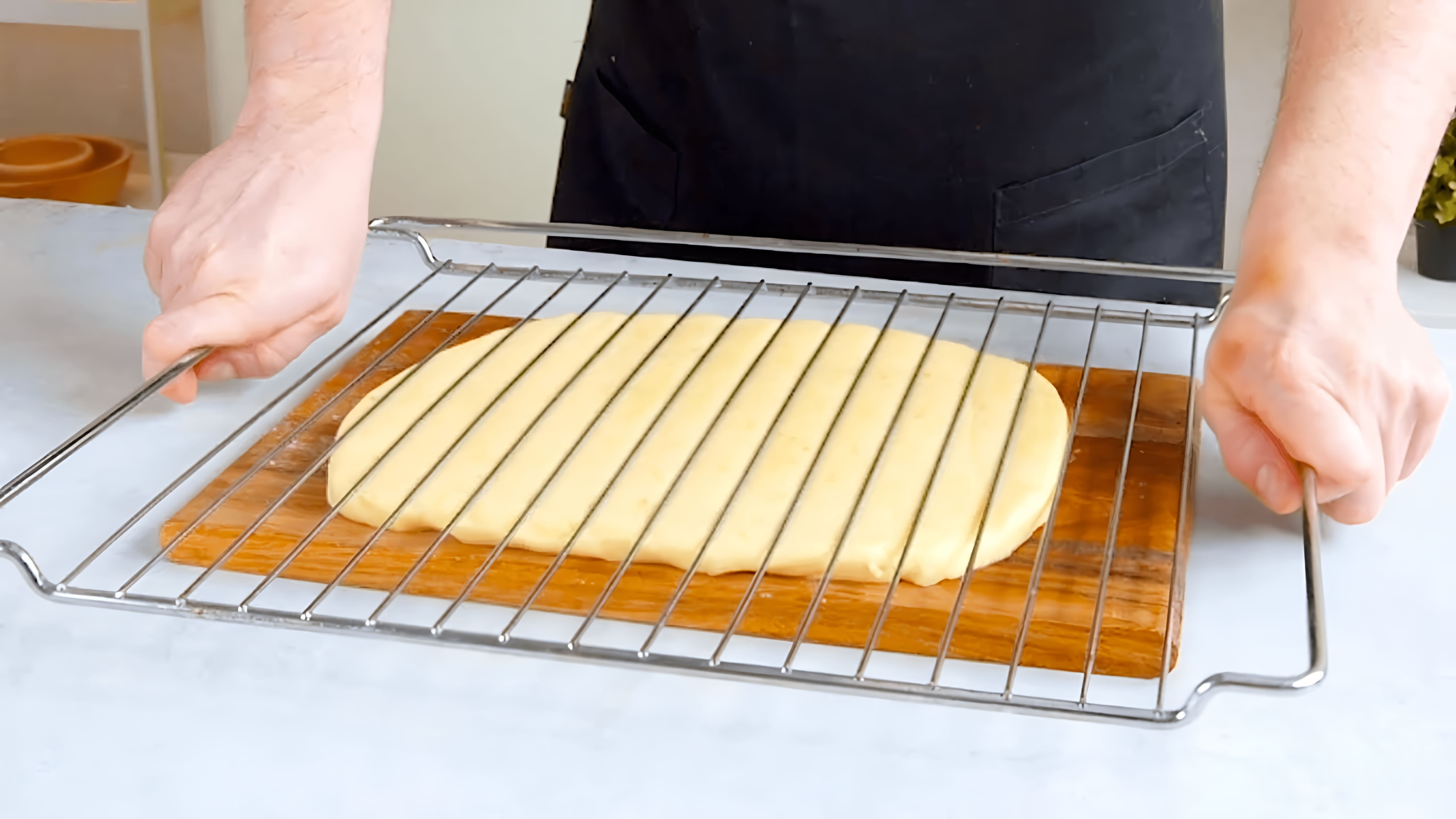 В этом видео-ролике мы увидим, как из обычного пюре можно приготовить роскошные закуски, которые не оставят равнодушными даже самых требовательных гурманов