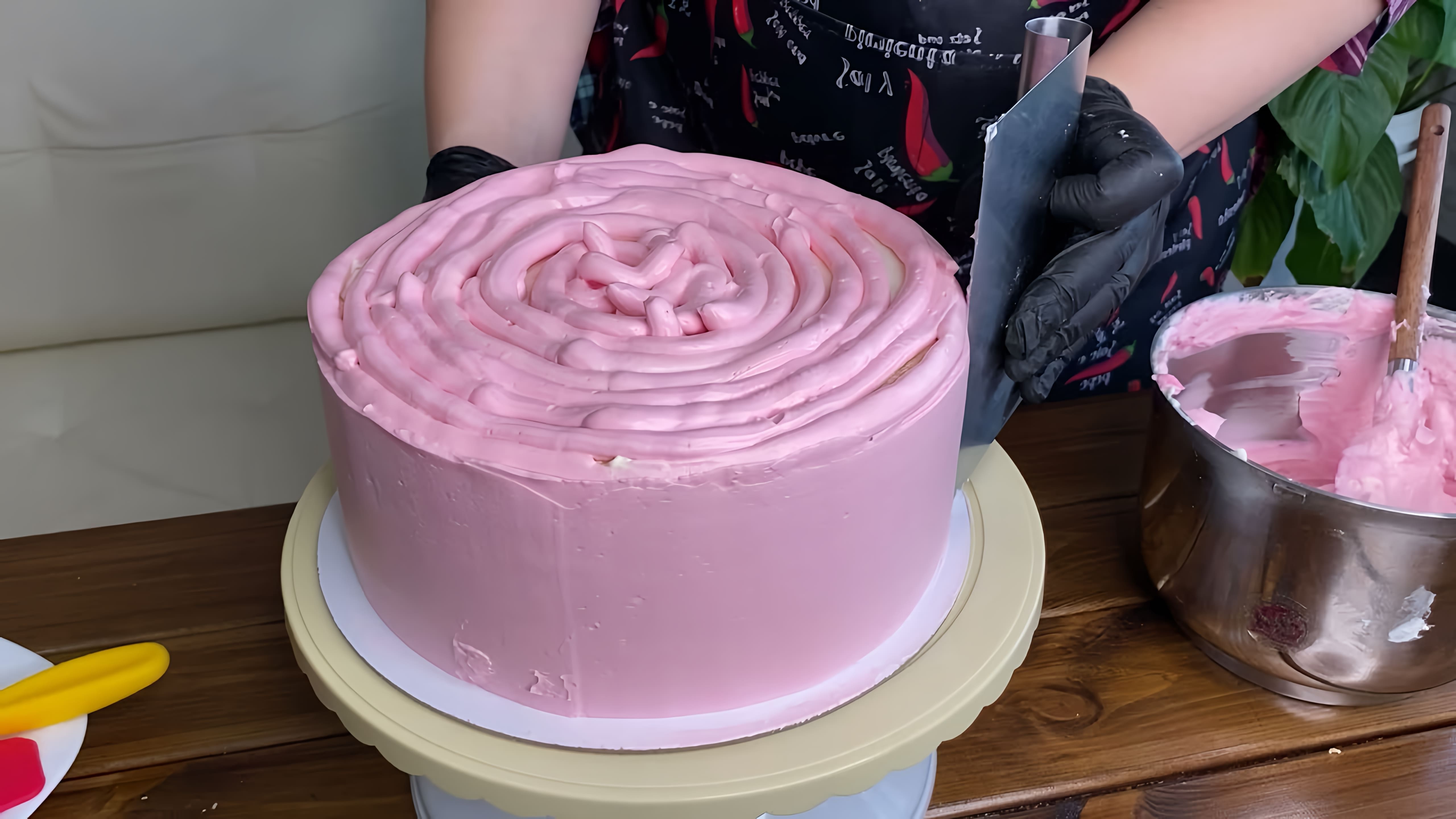 В этом видео Катя делится своим рецептом идеального крема для выравнивания торта