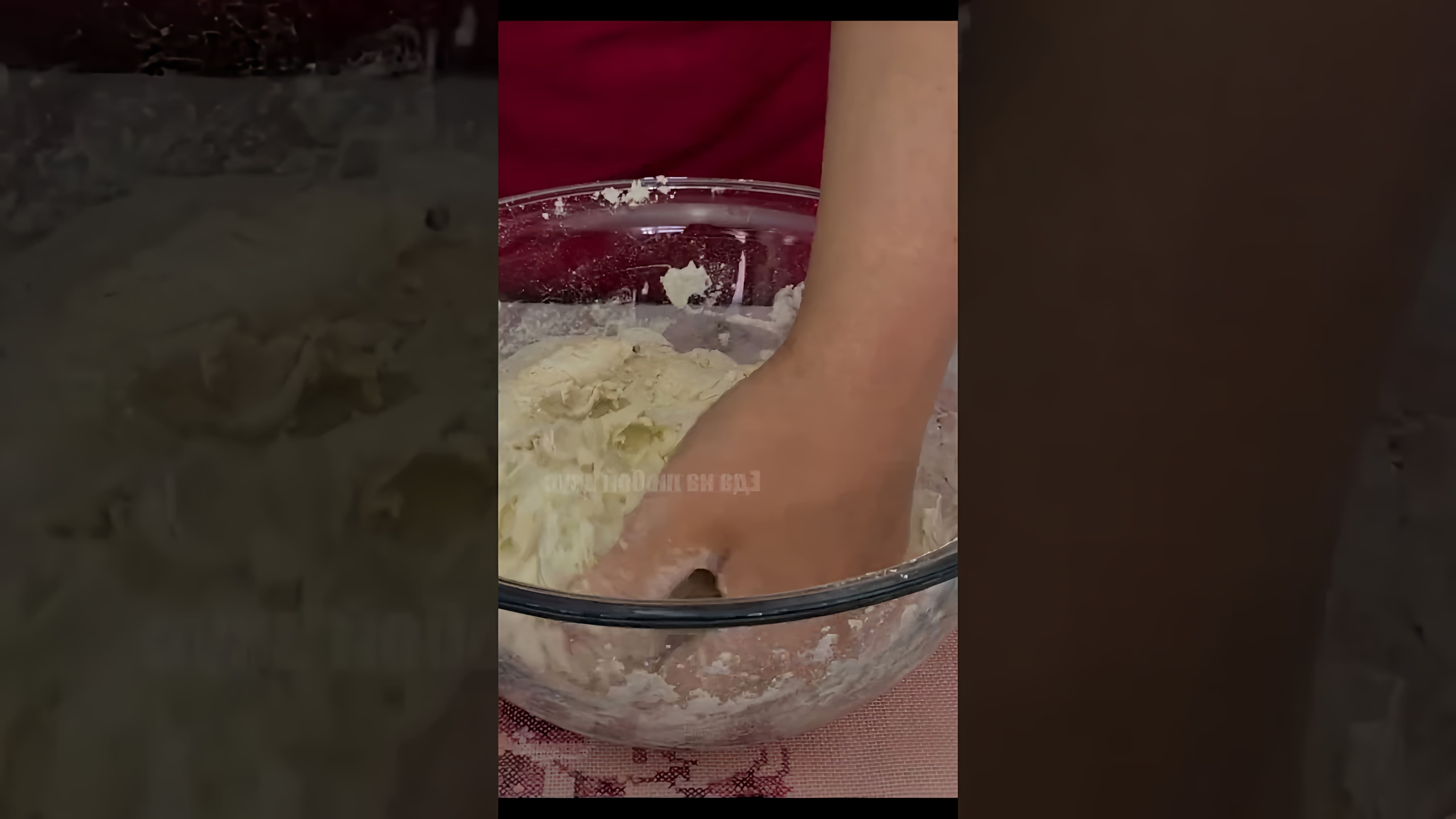 В этом видео демонстрируется простой рецепт приготовления вкусного хлеба в духовке без использования дрожжей