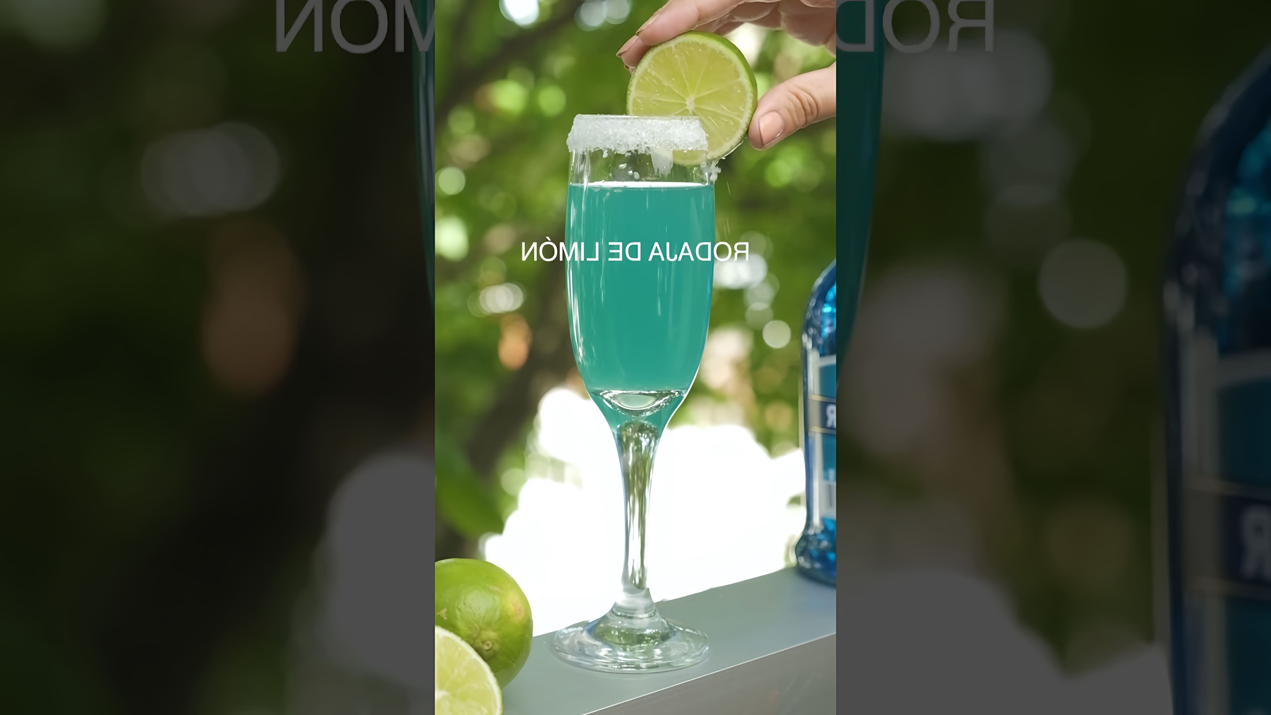 MIMOSA LAGUNA AZUL   Dale un nuevo color y sabor a tus #Mimosas con el licor Blue Curaçao un trago dulce con sabor a... 