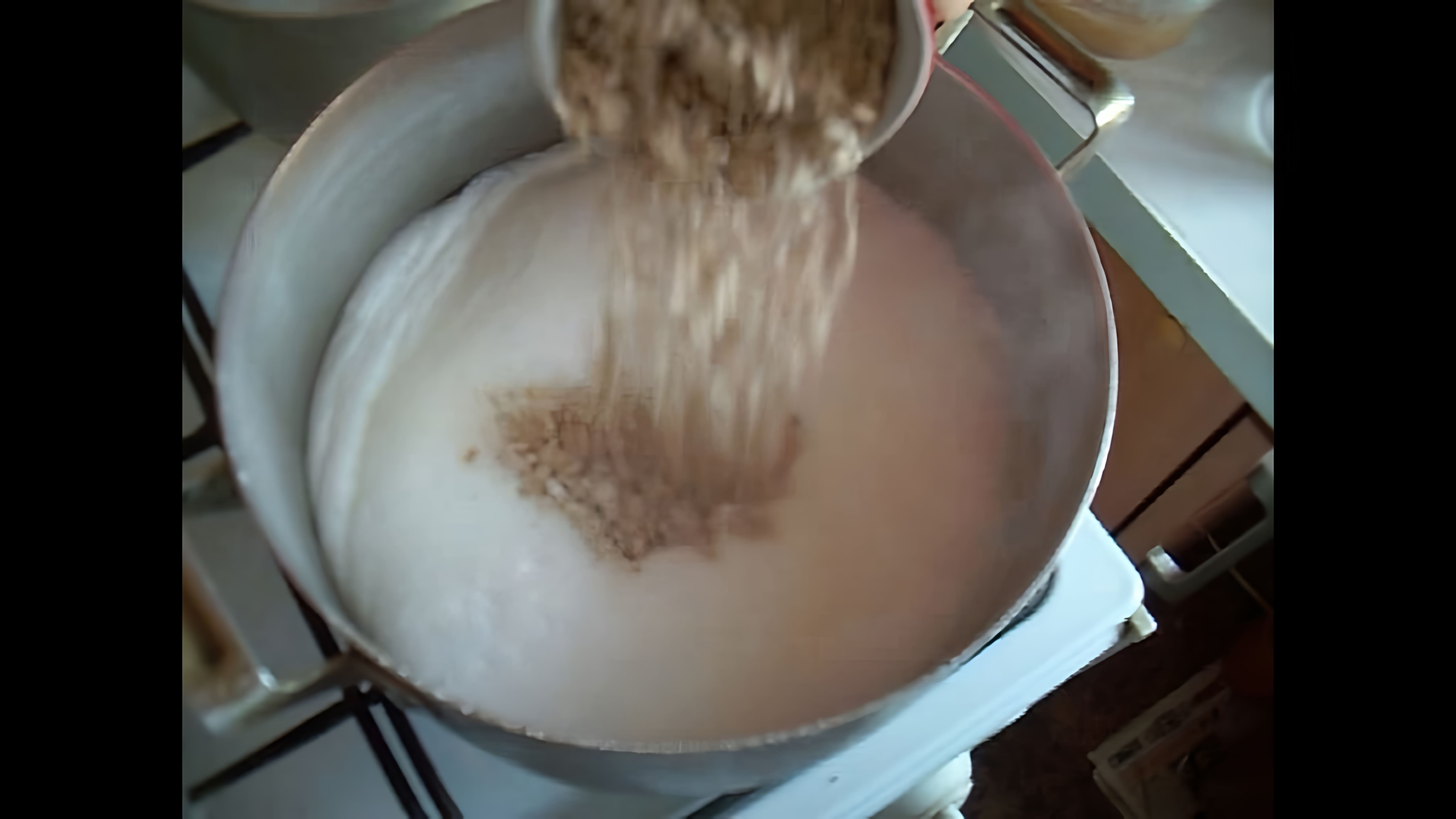 В этом видео показано, как приготовить геркулесовую кашу