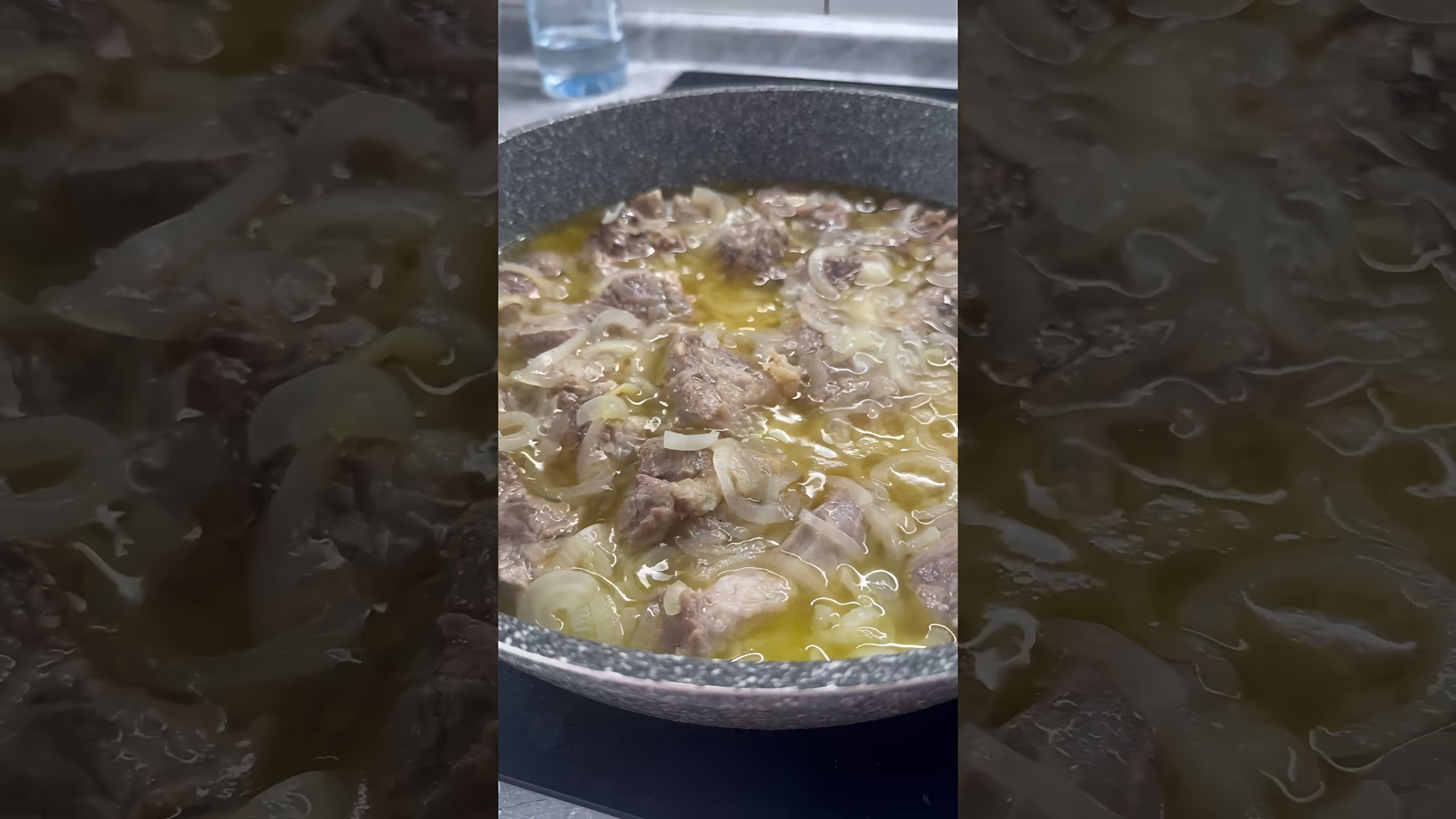 В этом видео-ролике демонстрируется простой рецепт приготовления свинины на сковороде
